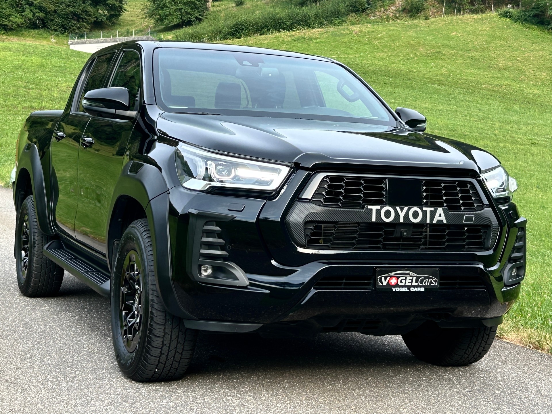 TOYOTA Hilux 2.8D GR Sport 230PS Double Cab 4x4 A-image-1