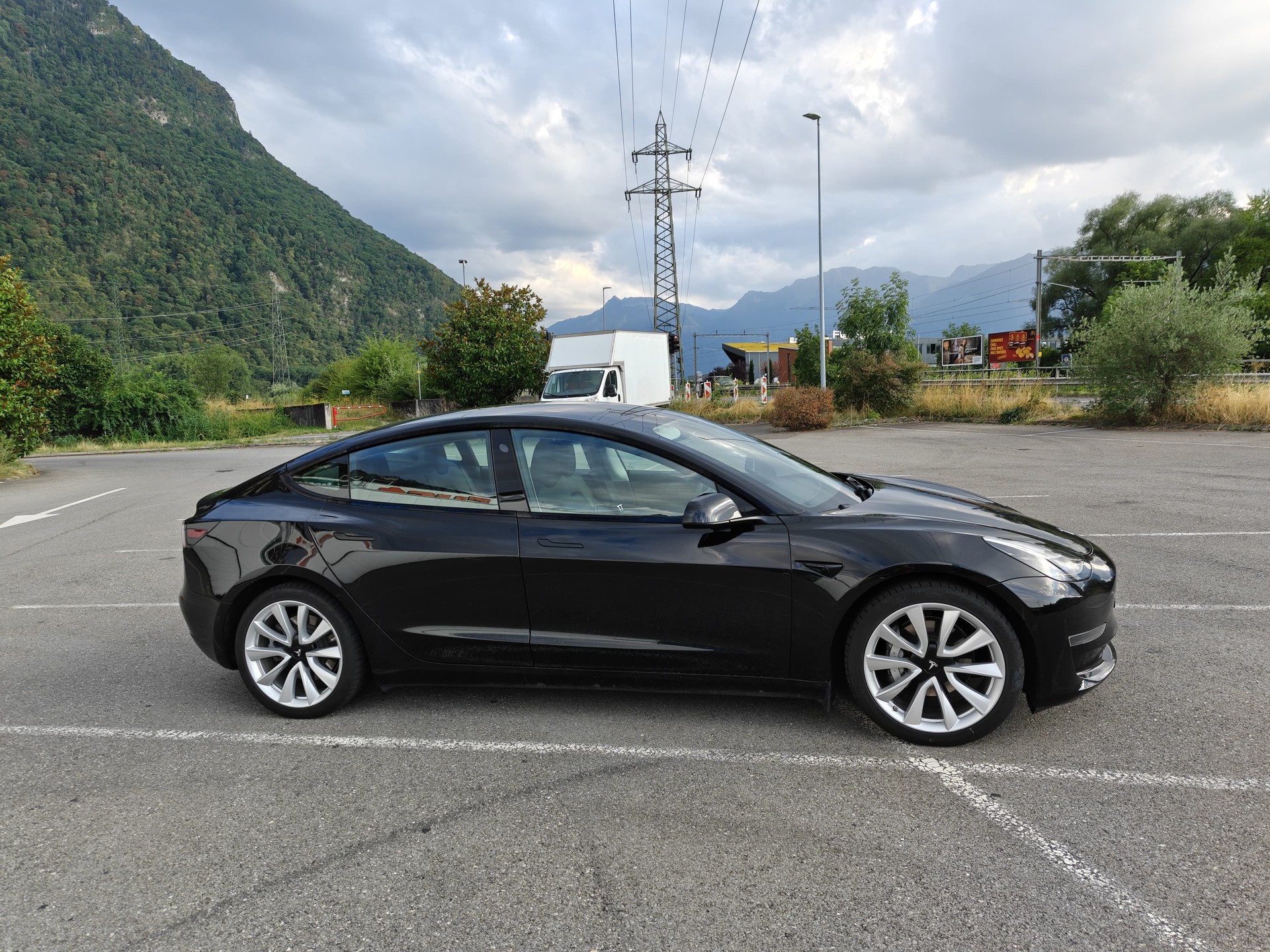 TESLA Long Range Dual motors-image-2