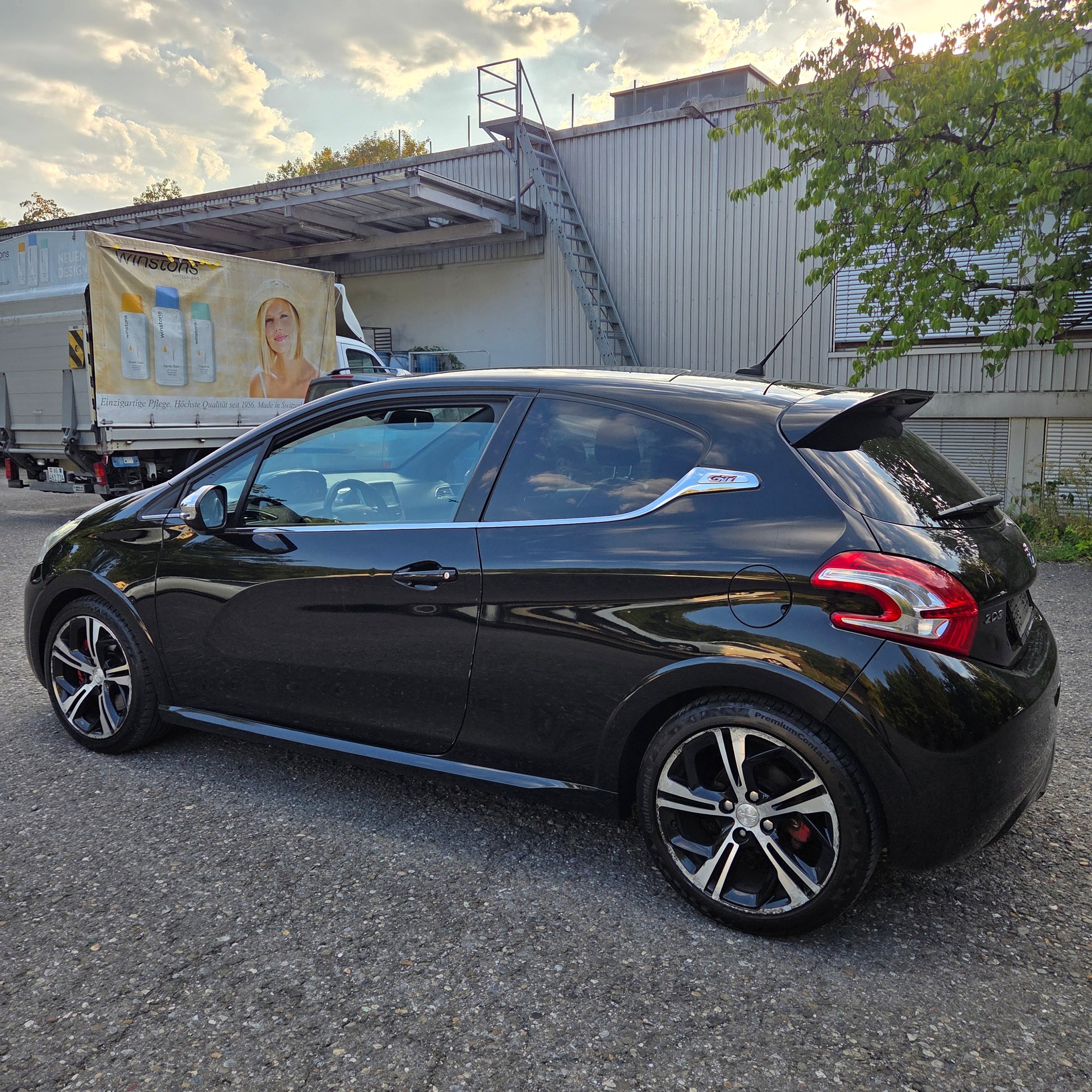 PEUGEOT 208 1.6 Turbo GTi-image-2