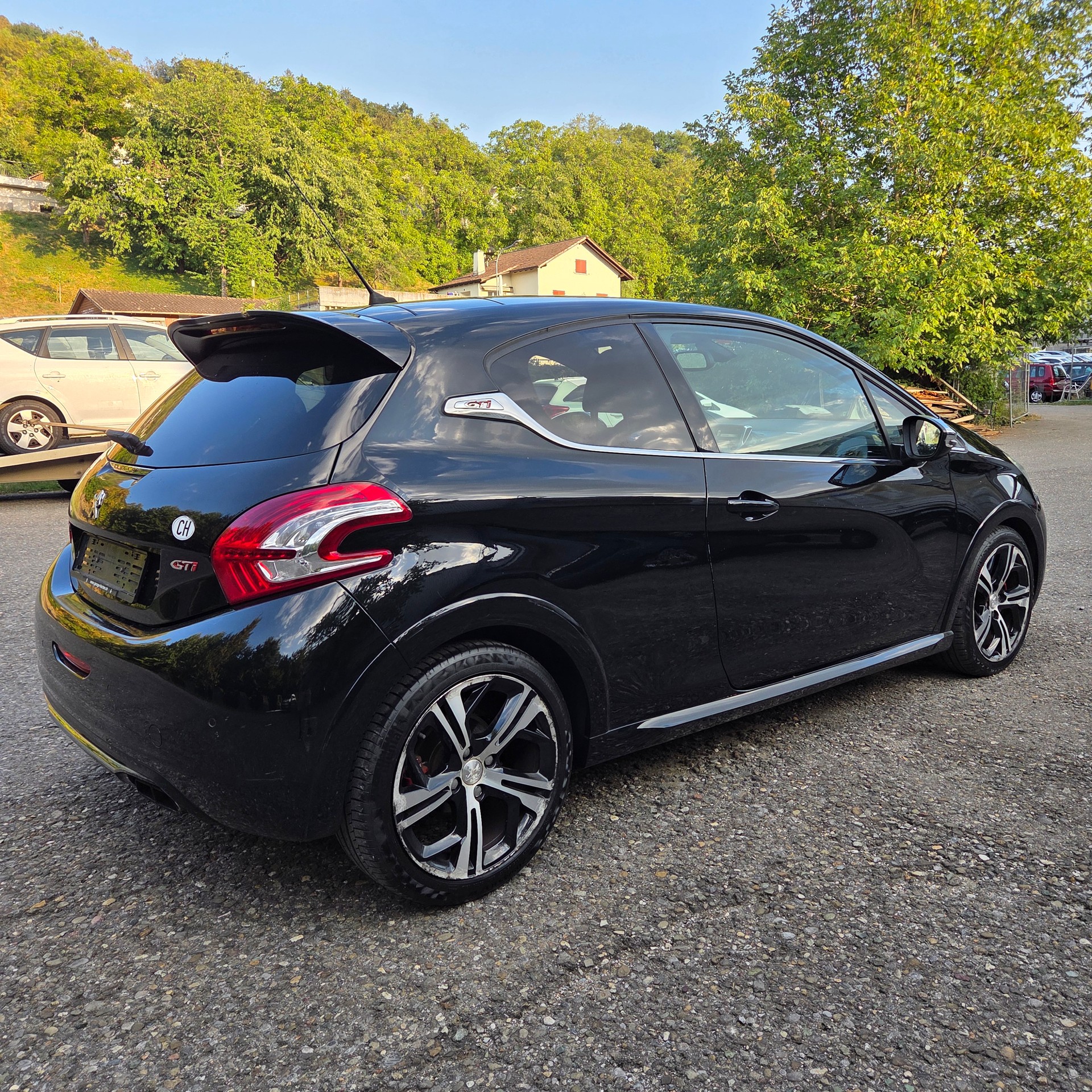 PEUGEOT 208 1.6 Turbo GTi-image-3