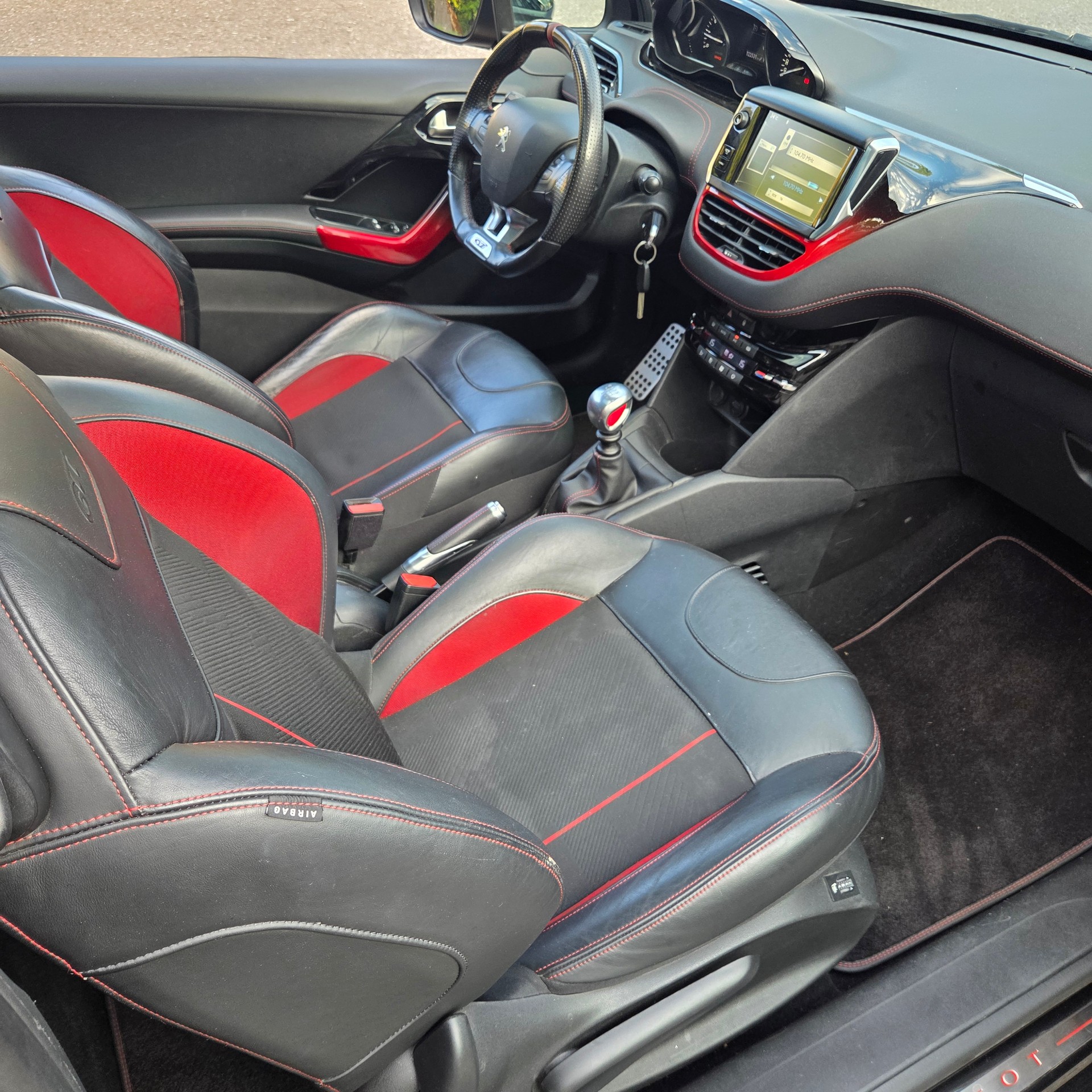 PEUGEOT 208 1.6 Turbo GTi-image-11