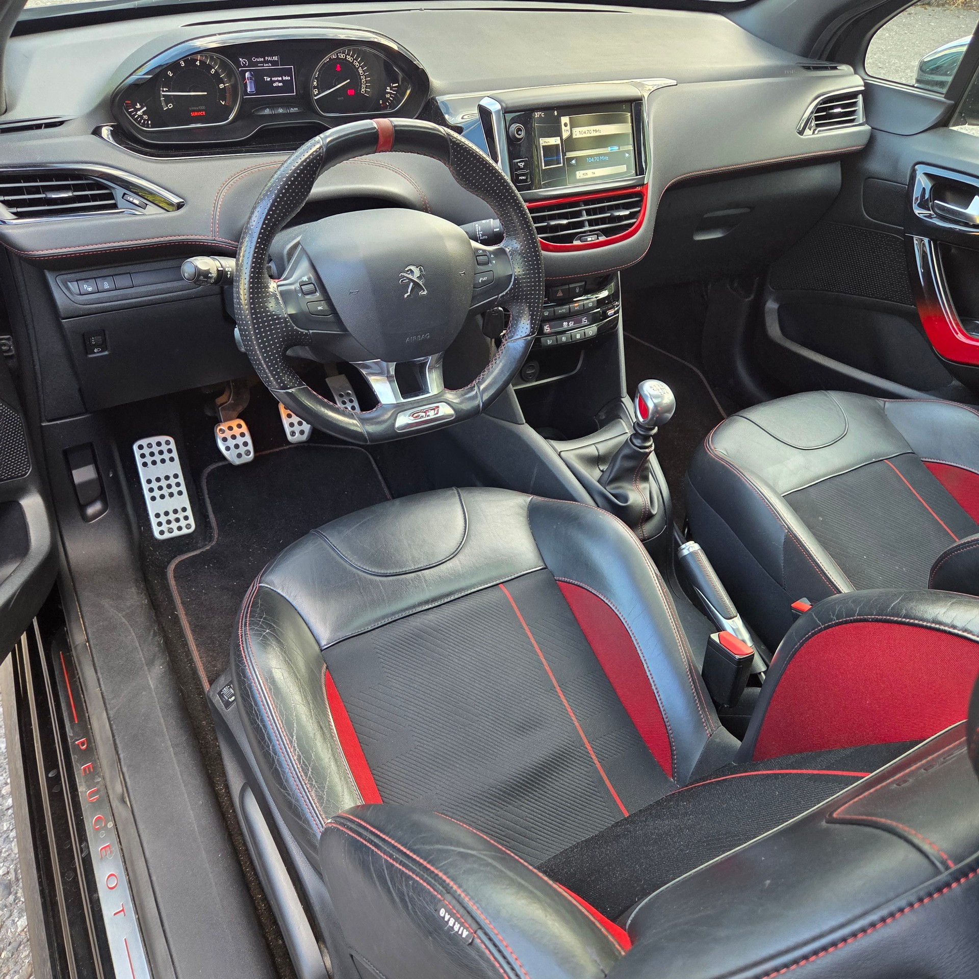 PEUGEOT 208 1.6 Turbo GTi-image-8