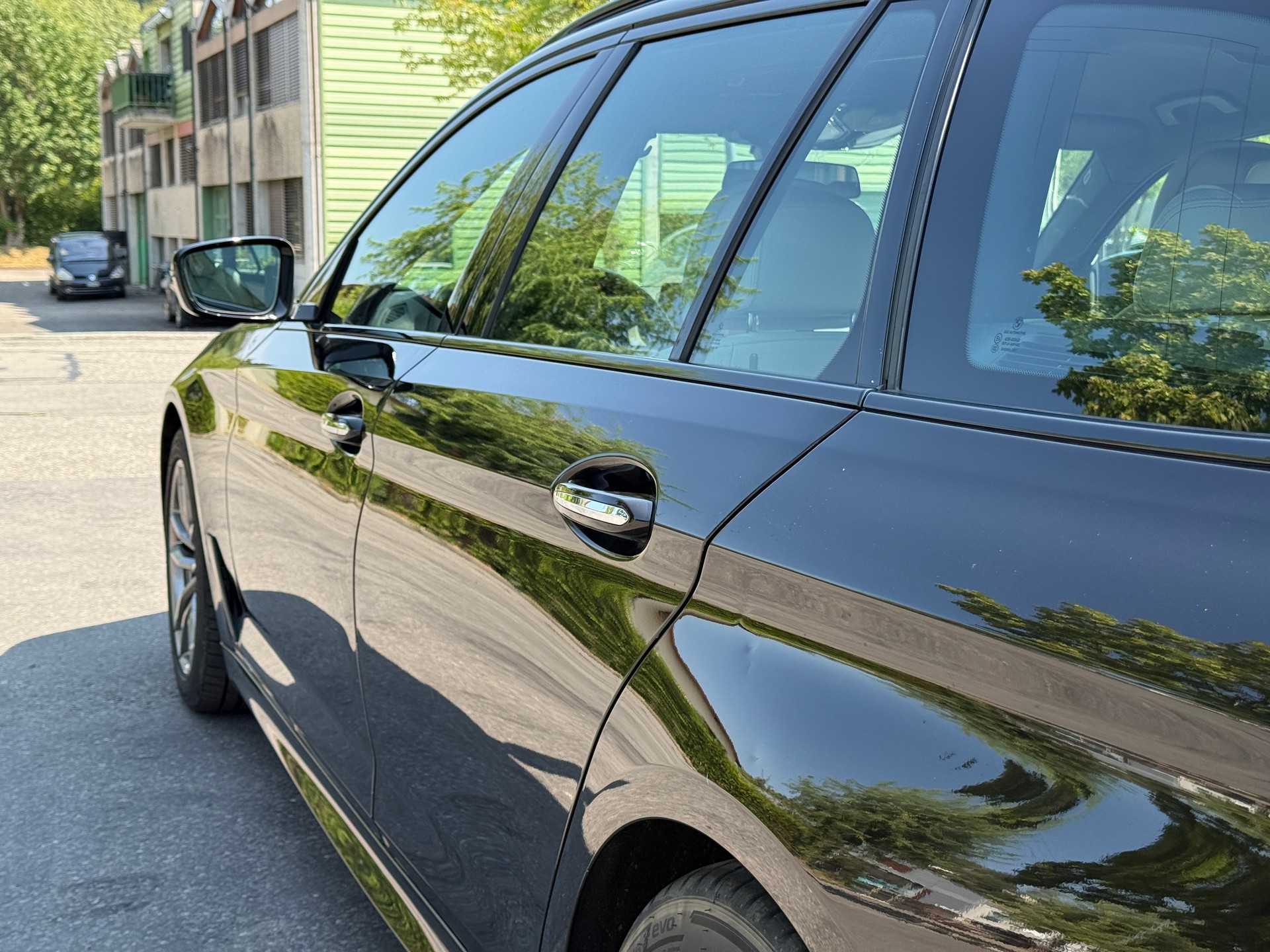 BMW 540i xDrive Touring M Sport Steptronic-image-8