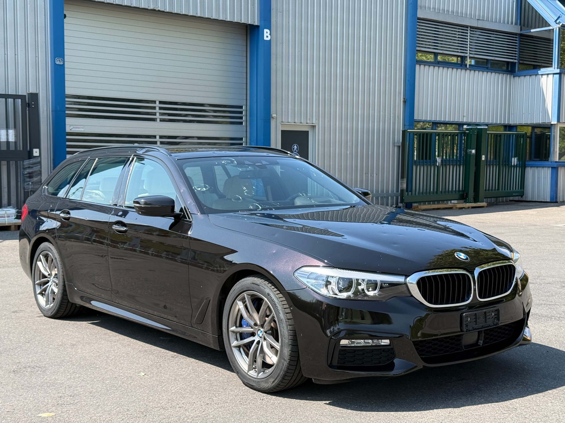 BMW 540i xDrive Touring M Sport Steptronic-image-2