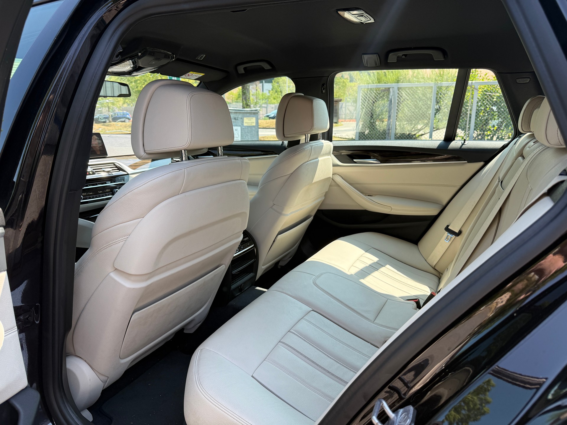 BMW 540i xDrive Touring M Sport Steptronic-image-15