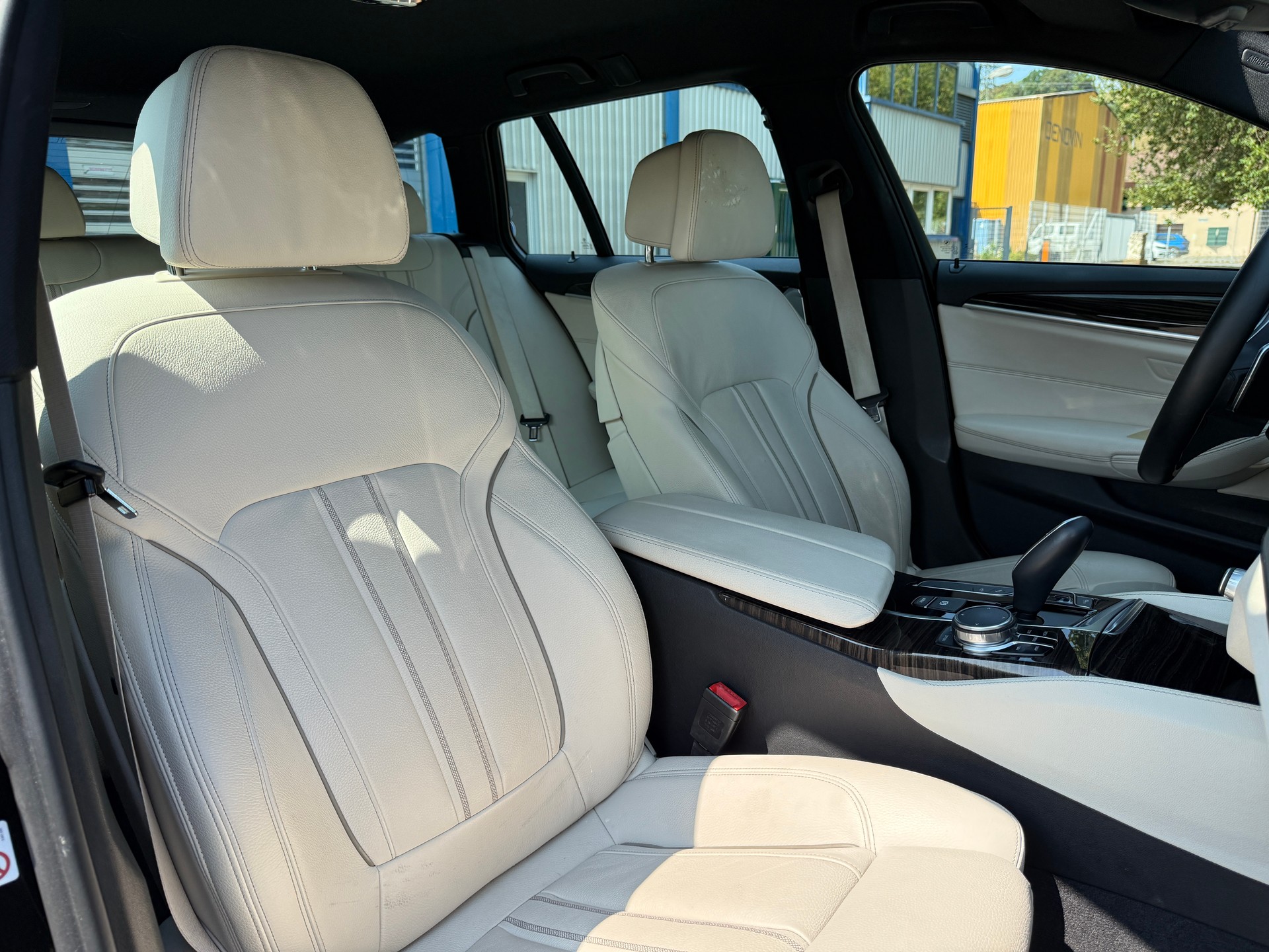BMW 540i xDrive Touring M Sport Steptronic-image-13