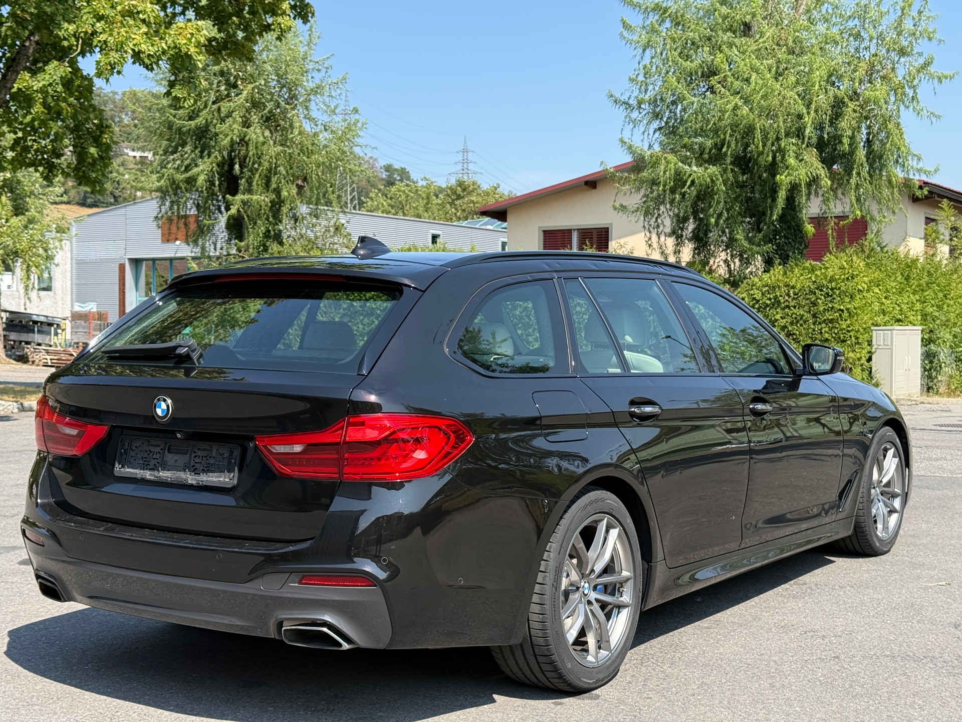 BMW 540i xDrive Touring M Sport Steptronic-image-4