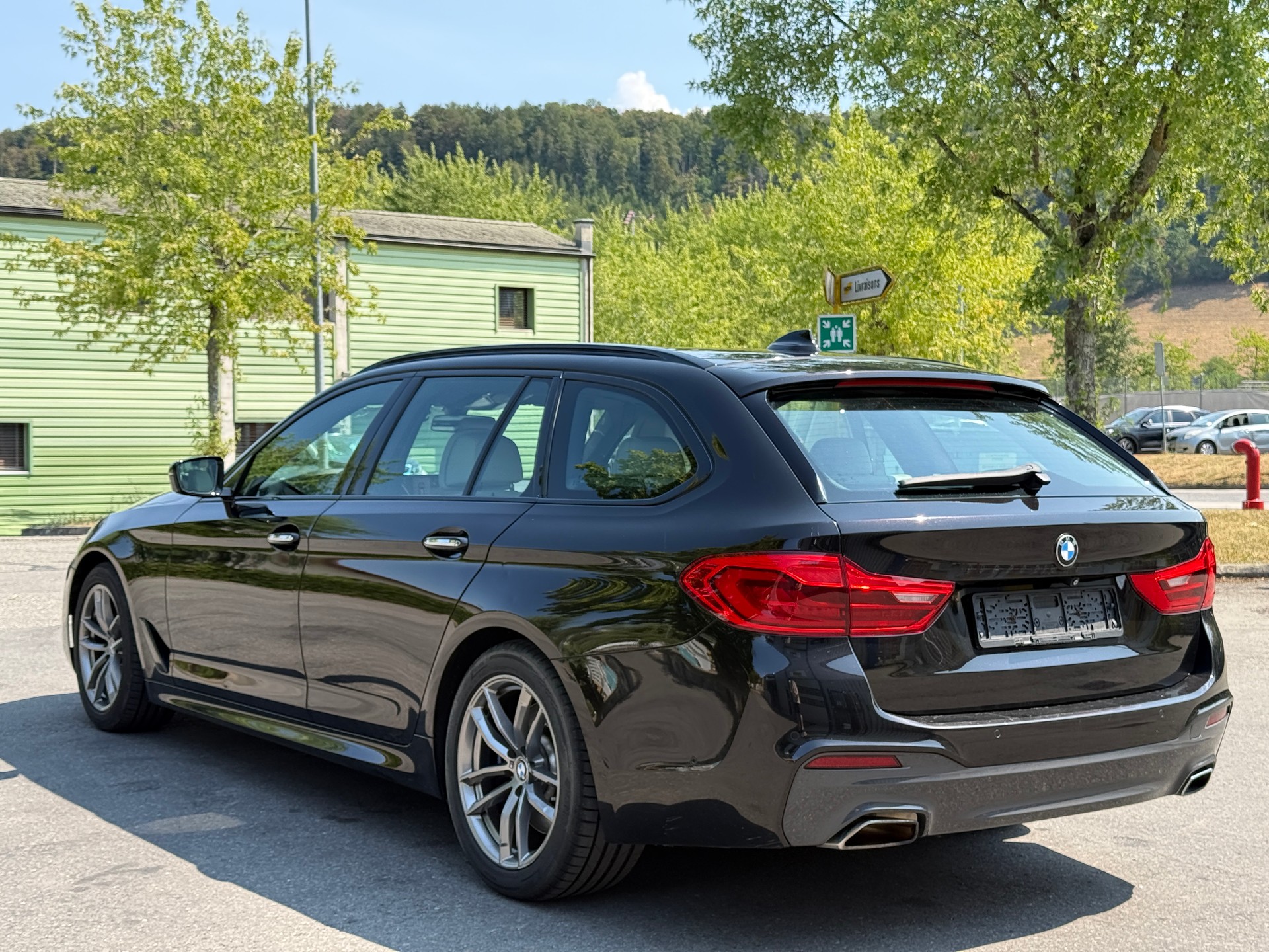 BMW 540i xDrive Touring M Sport Steptronic-image-9