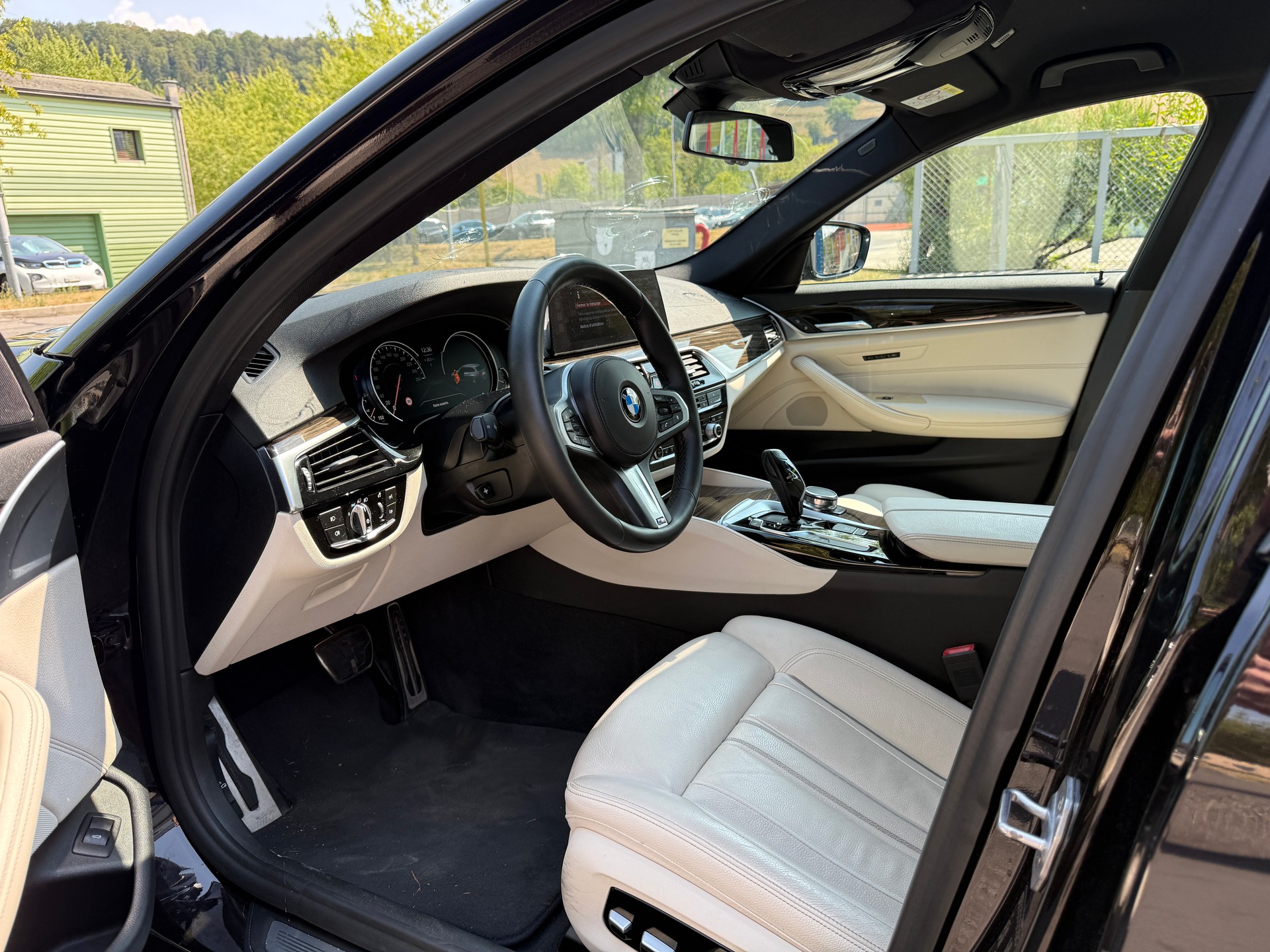 BMW 540i xDrive Touring M Sport Steptronic-image-10