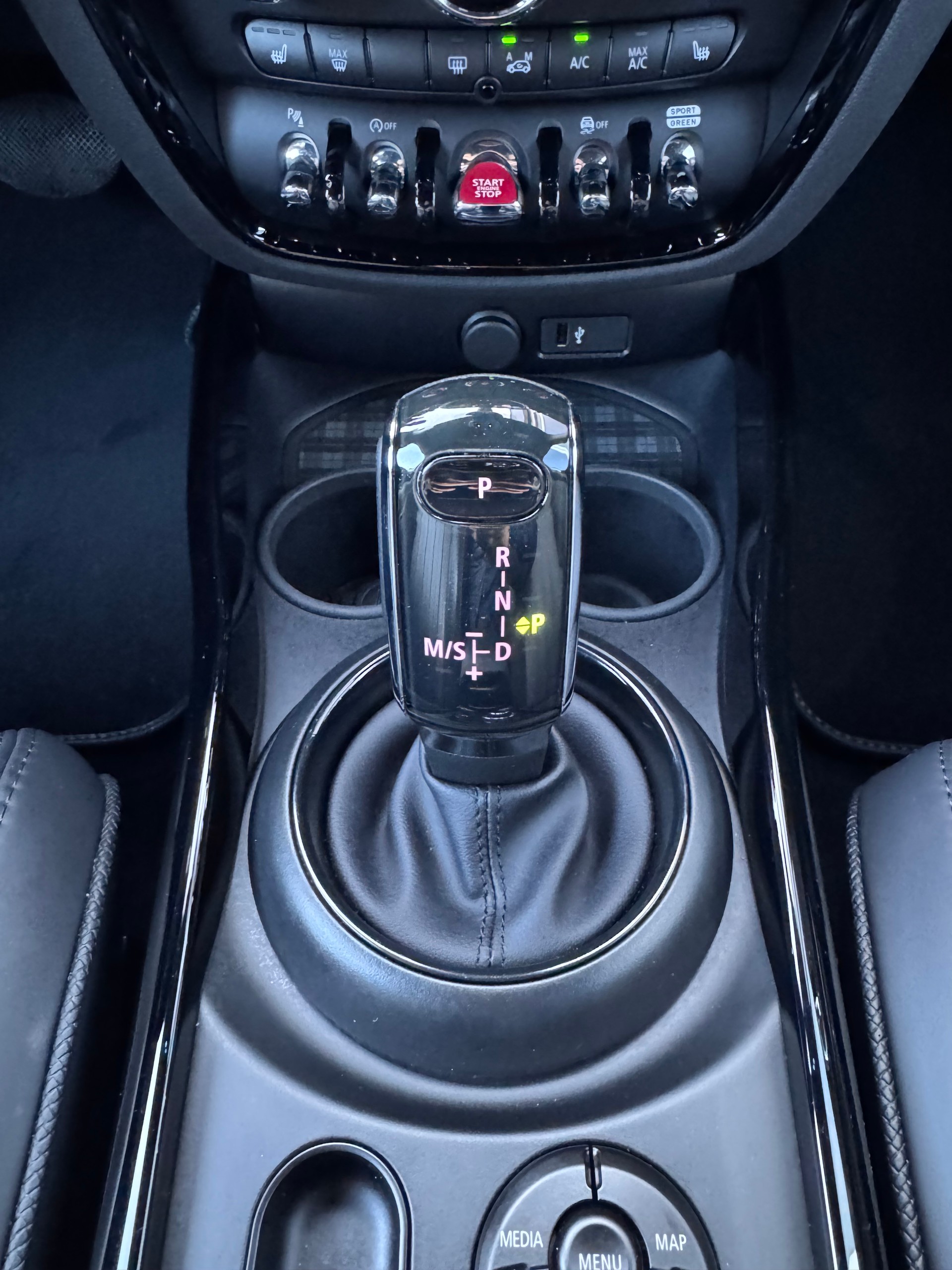 MINI Clubman Cooper S+4x4+Automat+LED+ACC+Navi+Bluetooth+Rückfahrkamera+18"Alu+Getönte Scheiben+Memory+Leder+Sitzheizung+-image-18