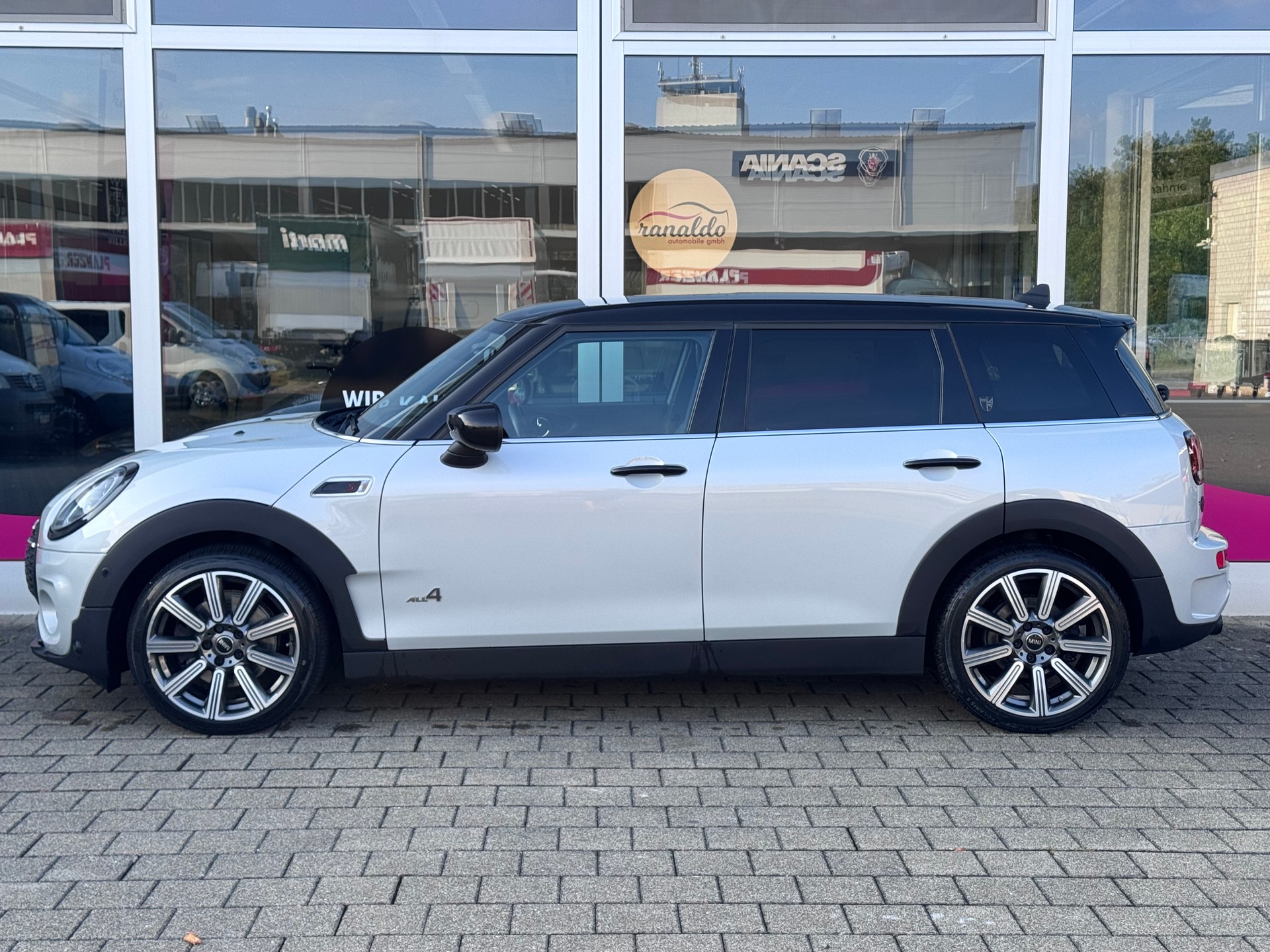 MINI Clubman Cooper S+4x4+Automat+LED+ACC+Navi+Bluetooth+Rückfahrkamera+18"Alu+Getönte Scheiben+Memory+Leder+Sitzheizung+-image-5
