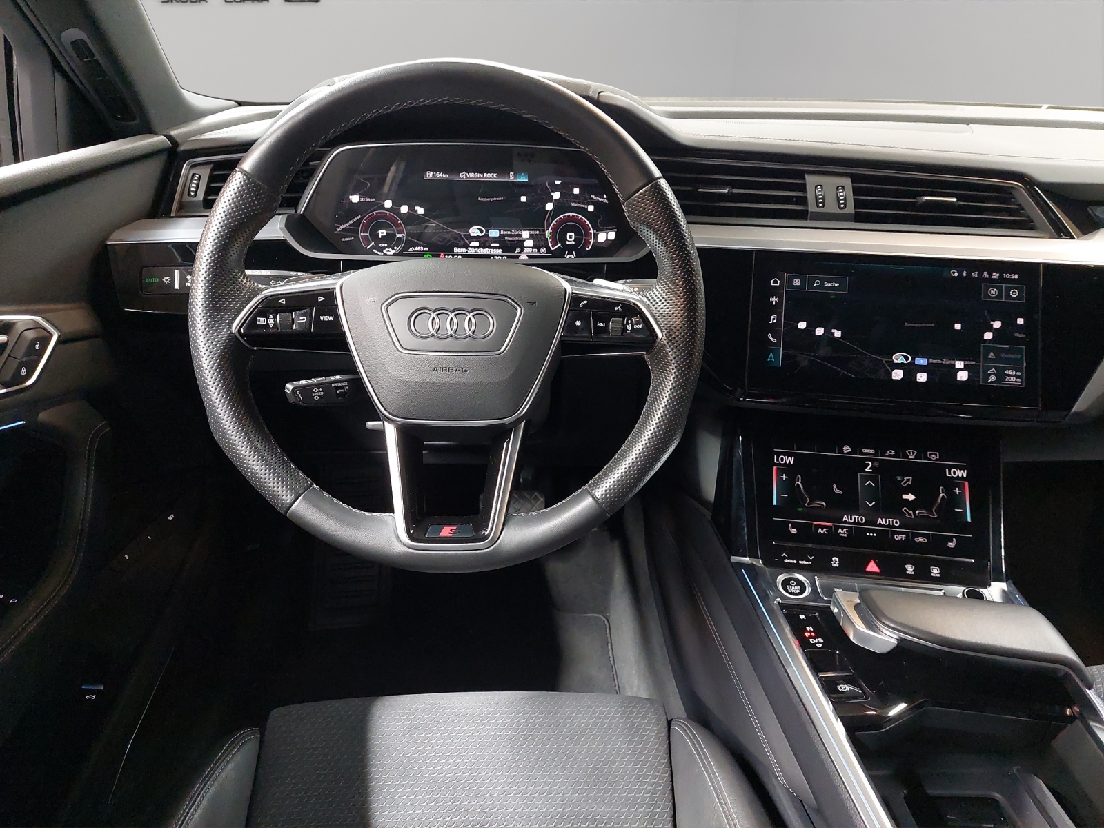 AUDI e-tron 55 S Line Black Edition quattro-image-6