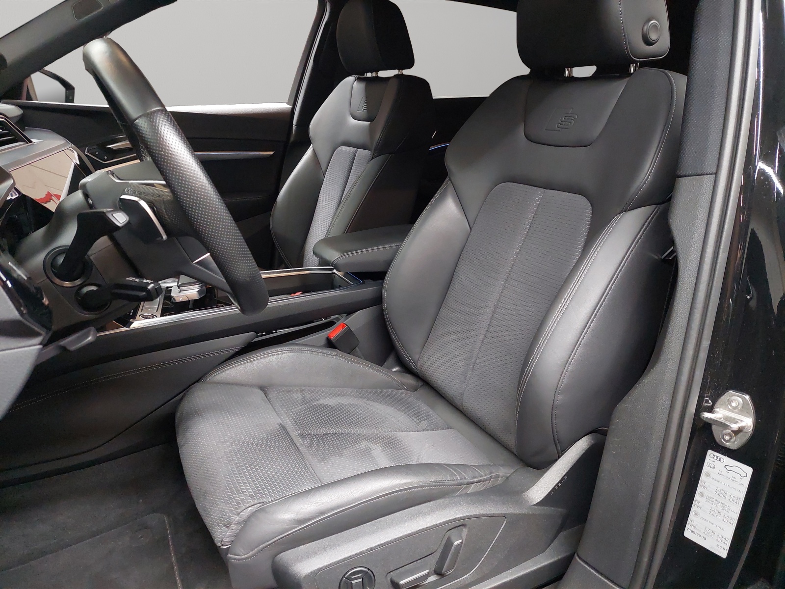AUDI e-tron 55 S Line Black Edition quattro-image-5