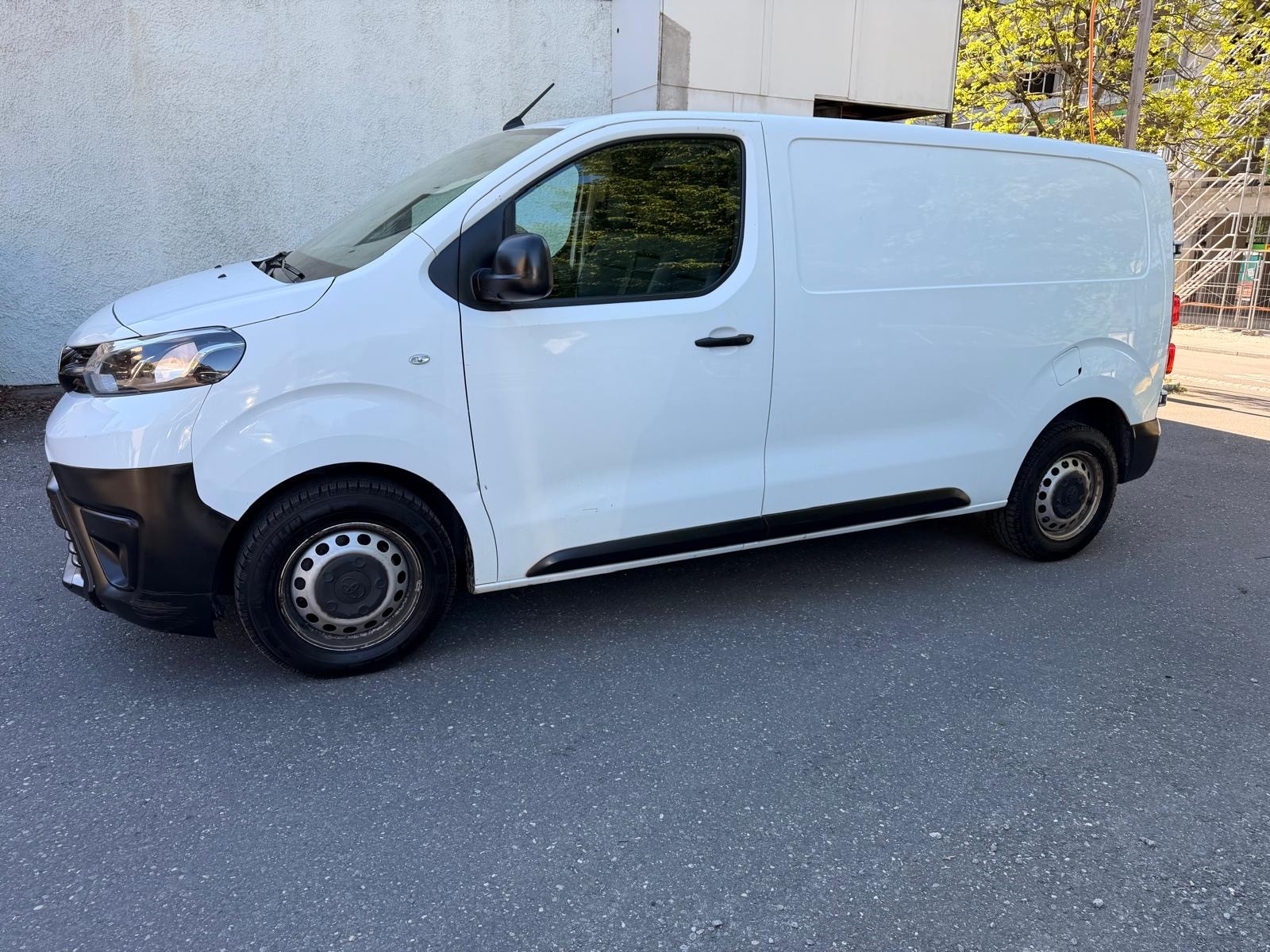 TOYOTA Proace 2.0D Glass Van L1 Terra Medium 4x4-image-6