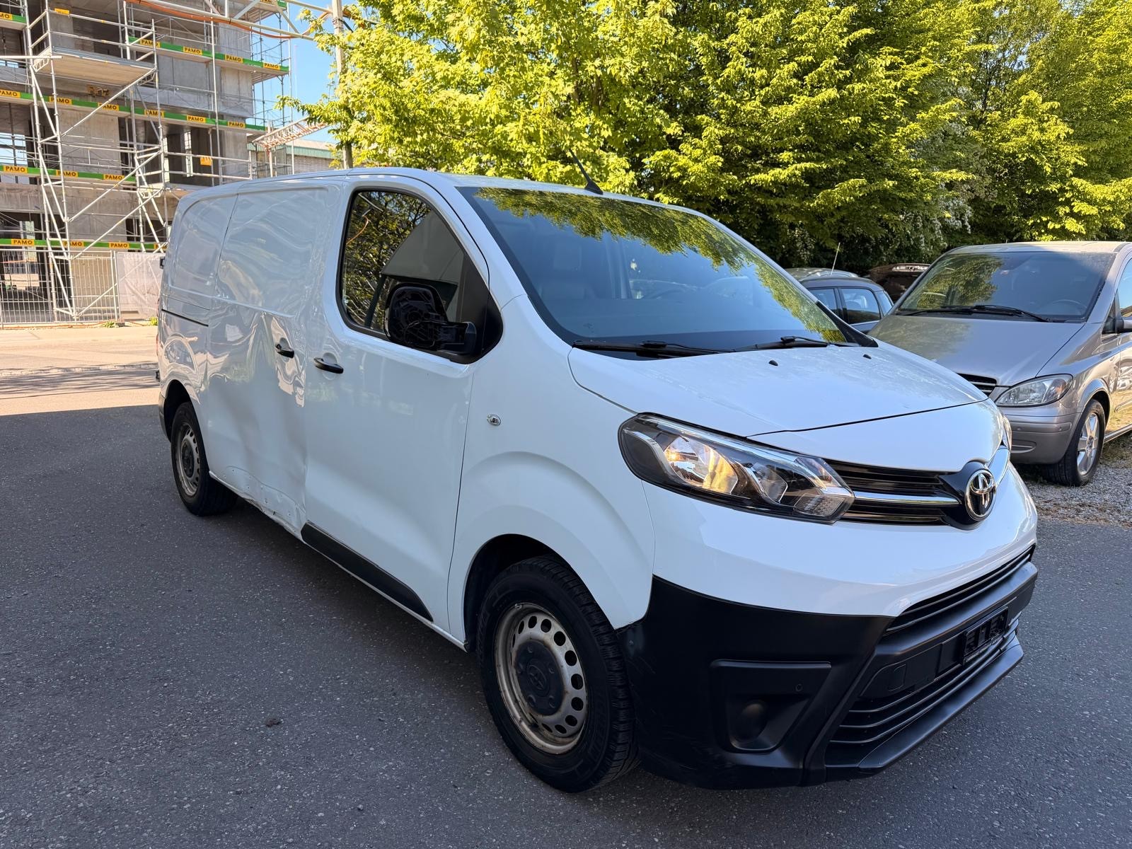 TOYOTA Proace 2.0D Glass Van L1 Terra Medium 4x4-image-0