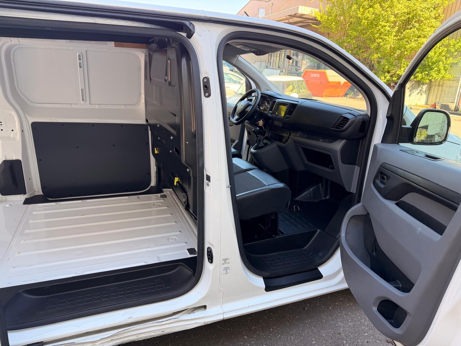 TOYOTA Proace 2.0D Glass Van L1 Terra Medium 4x4-image-14