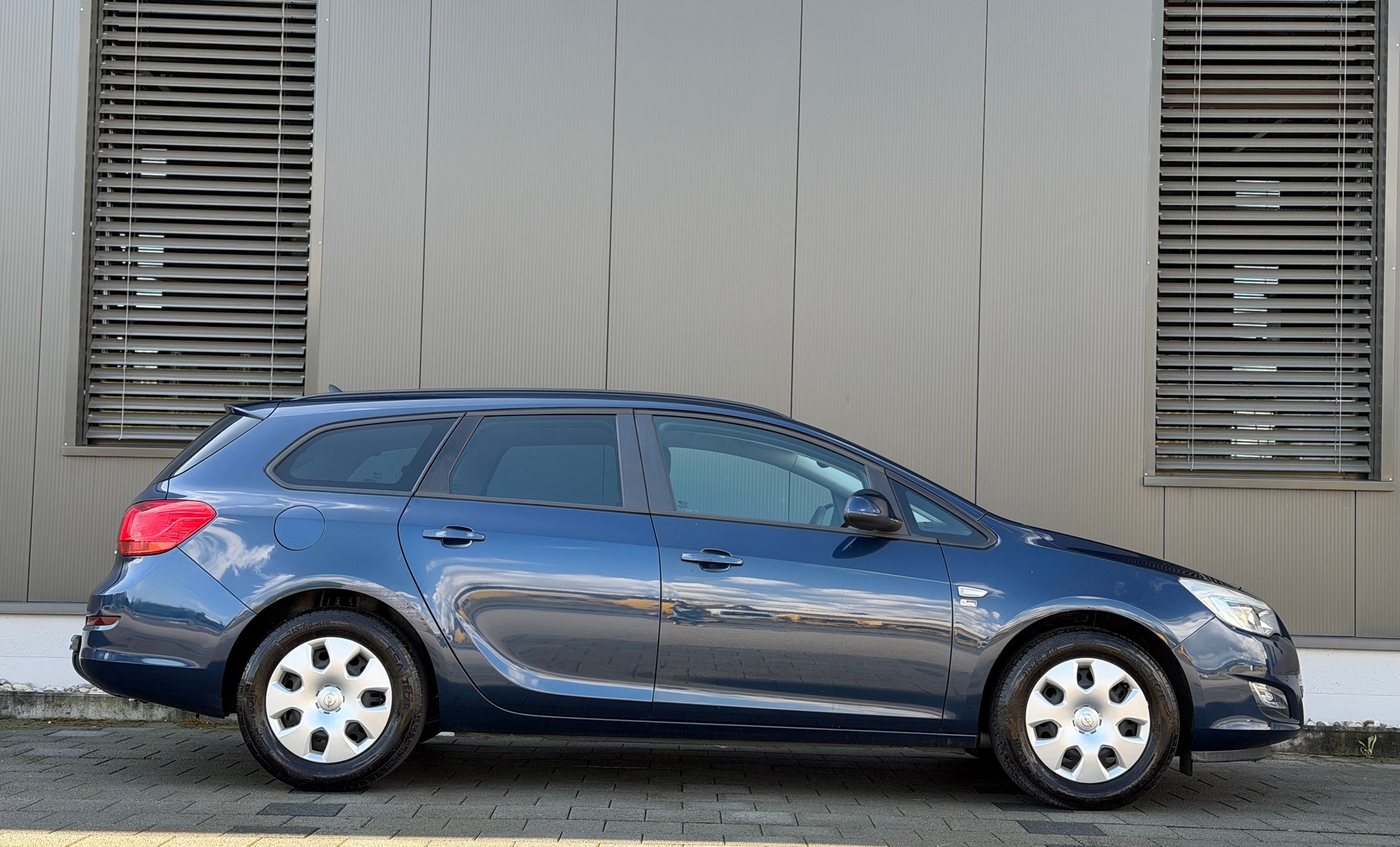 OPEL Astra SportsTourer 1.4i 16V Turbo Sport-image-3
