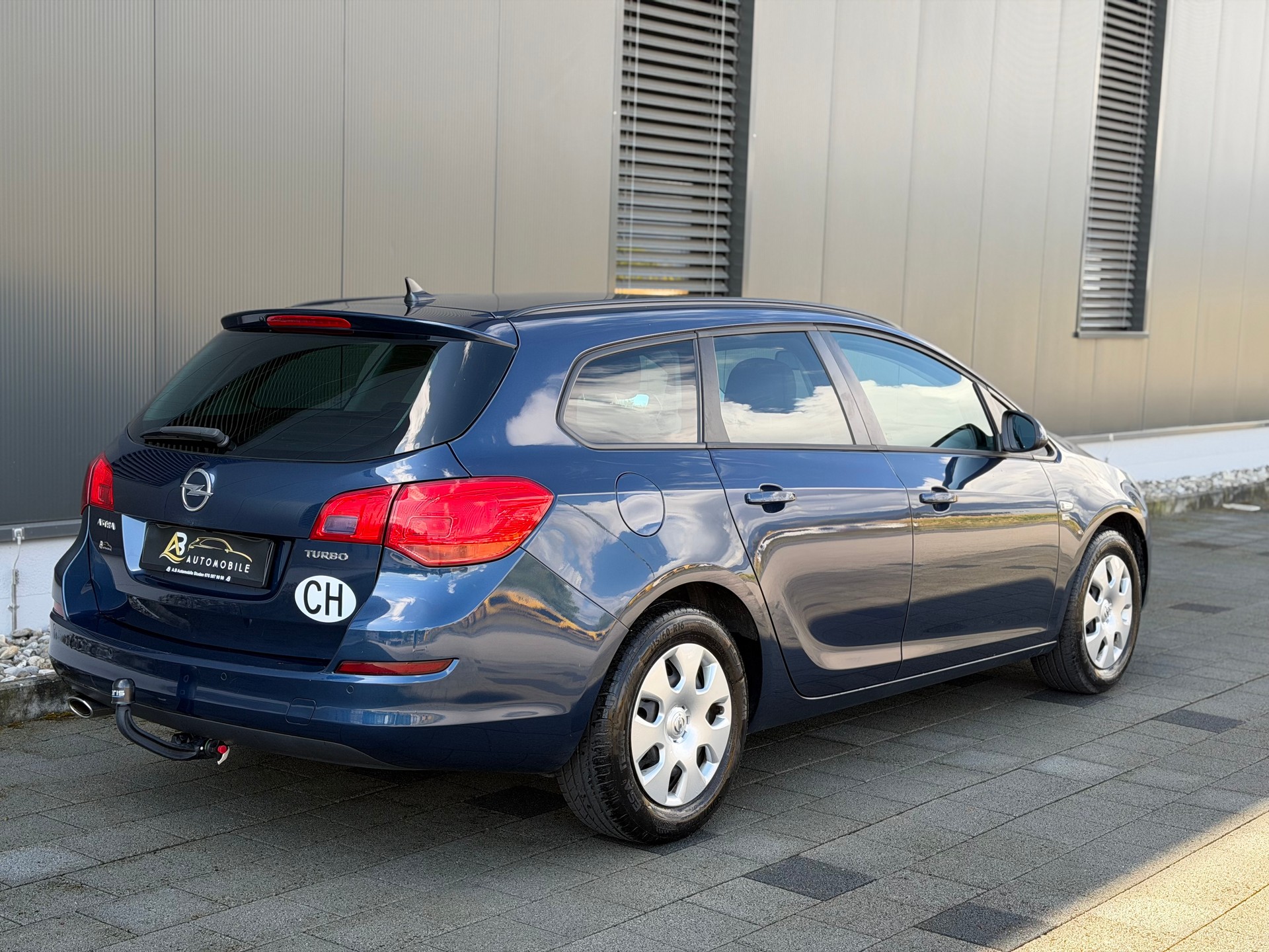 OPEL Astra SportsTourer 1.4i 16V Turbo Sport-image-4