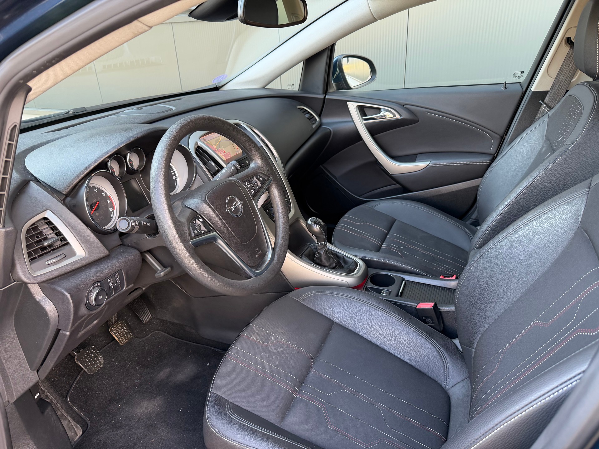 OPEL Astra SportsTourer 1.4i 16V Turbo Sport-image-13