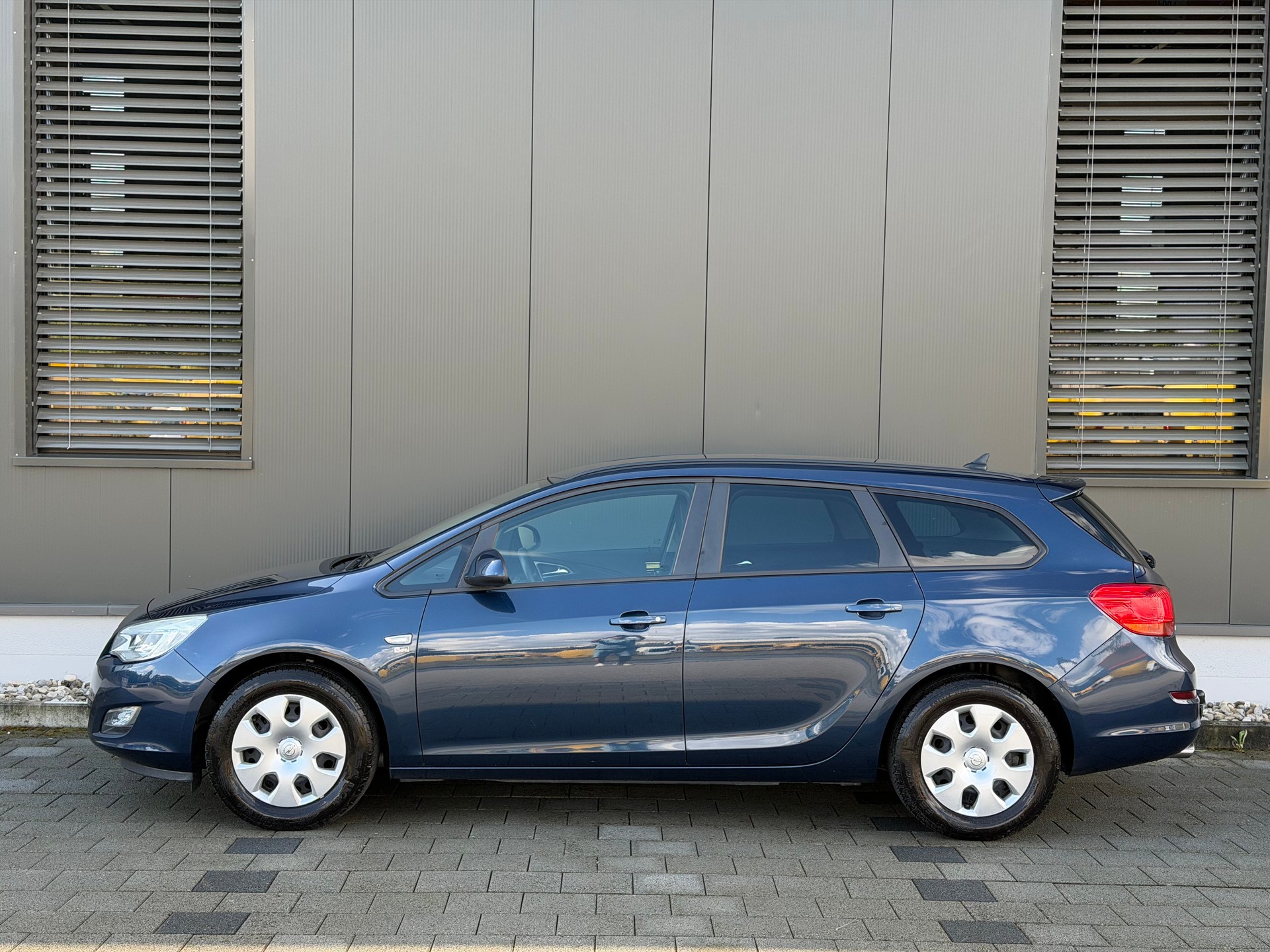 OPEL Astra SportsTourer 1.4i 16V Turbo Sport-image-8