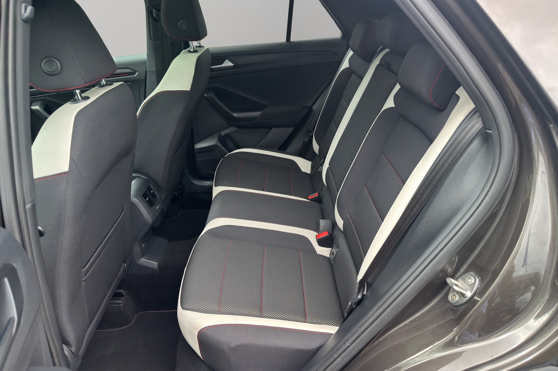 VW T-Roc 2.0 TSI Sport DSG 4Motion-image-5