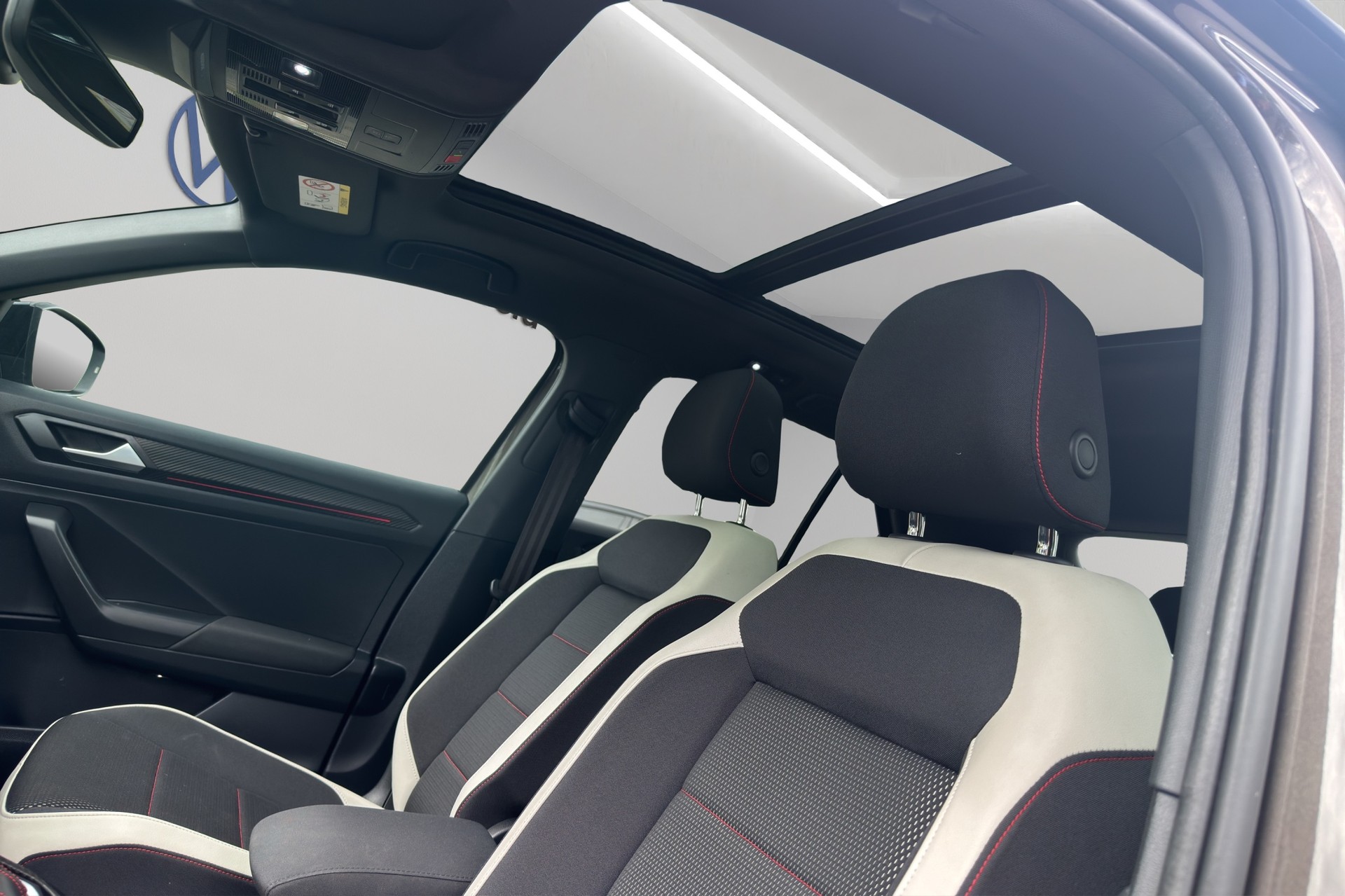 VW T-Roc 2.0 TSI Sport DSG 4Motion-image-9