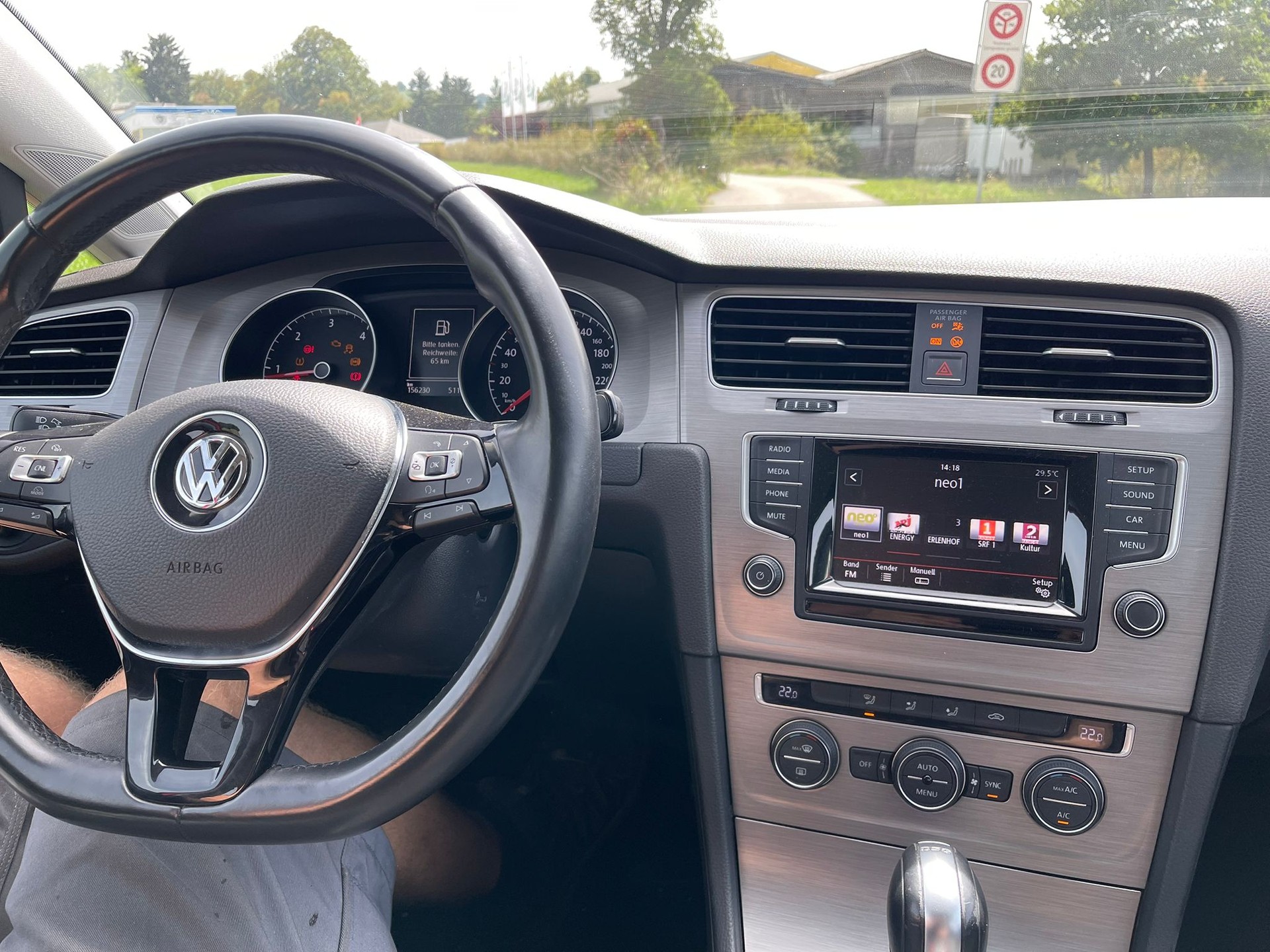 VW Golf Variant 1.6 TDI Lounge DSG-image-8