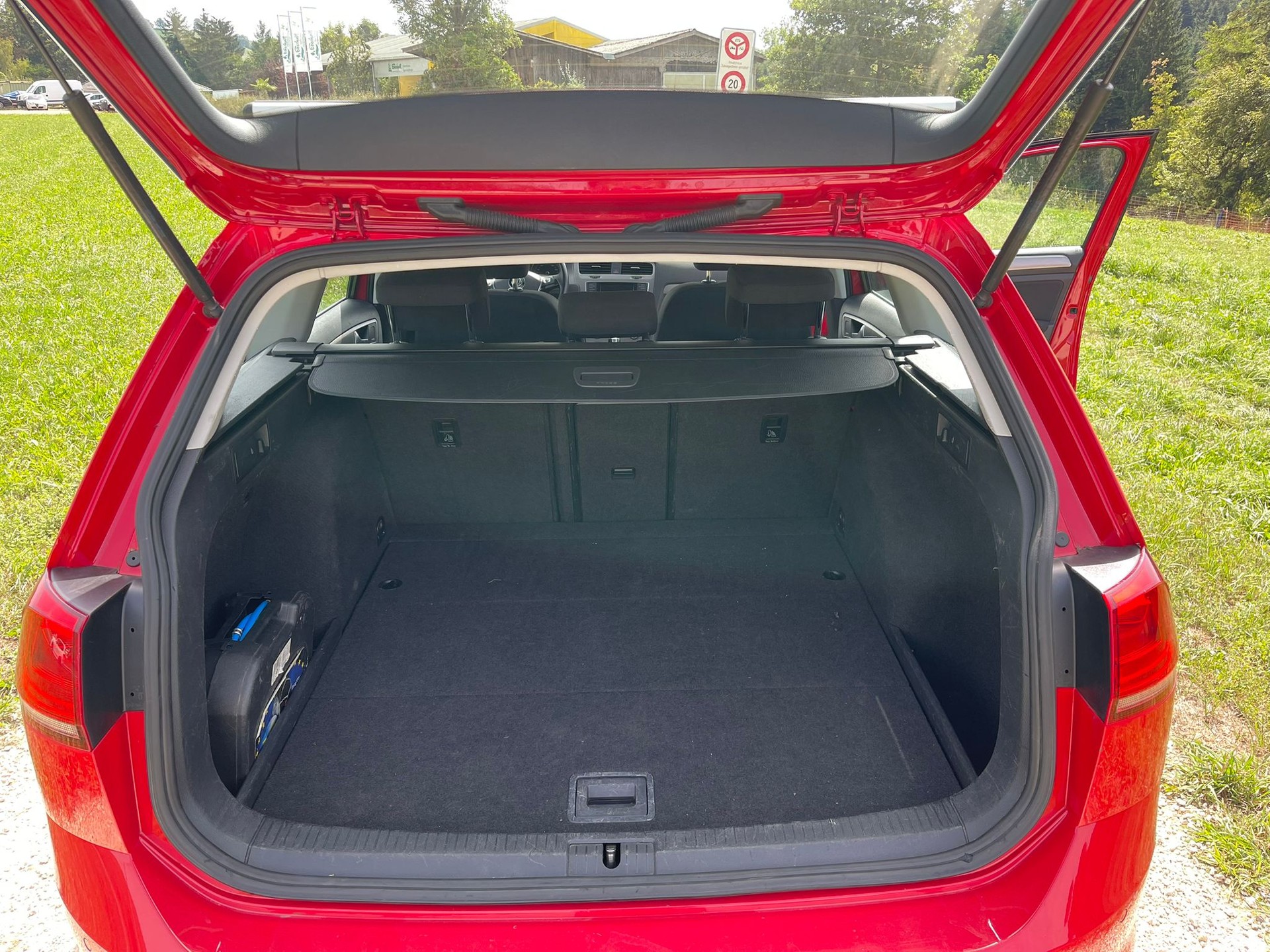 VW Golf Variant 1.6 TDI Lounge DSG-image-1