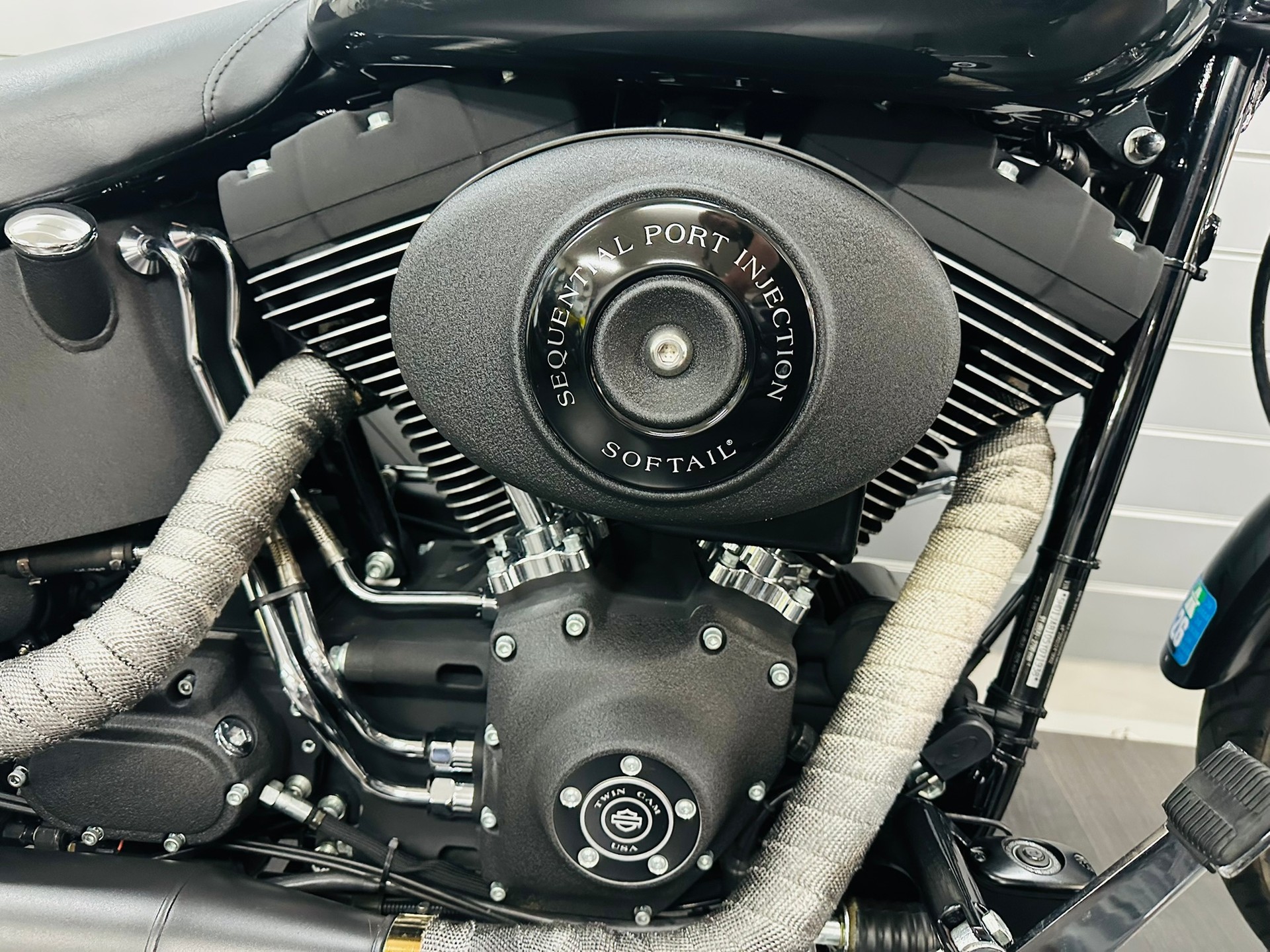 HARLEY-DAVIDSON FXSTBI Night Train-showroom-element-1