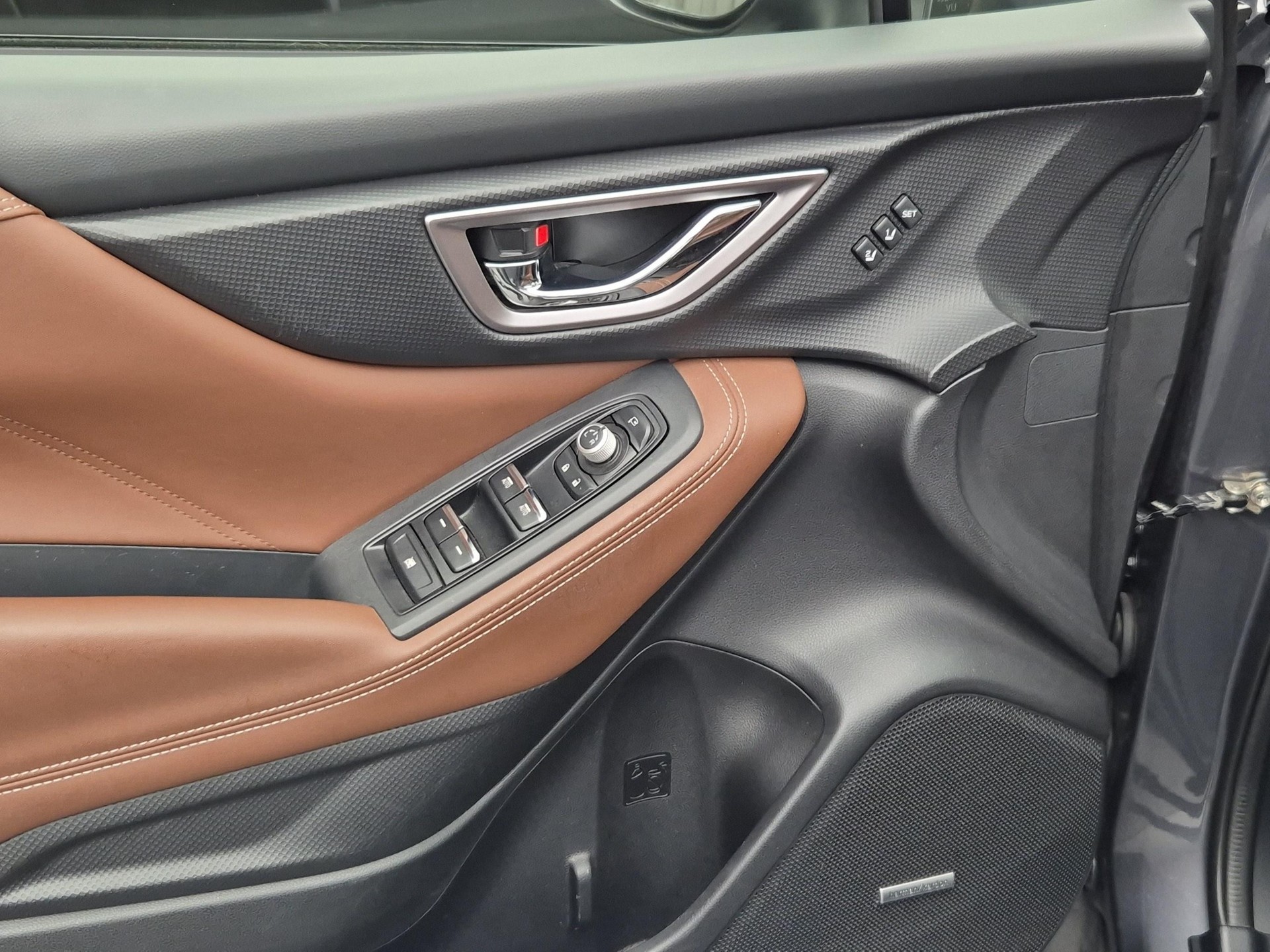 SUBARU Forester Station 2.0i e-Boxer Luxury-image-14