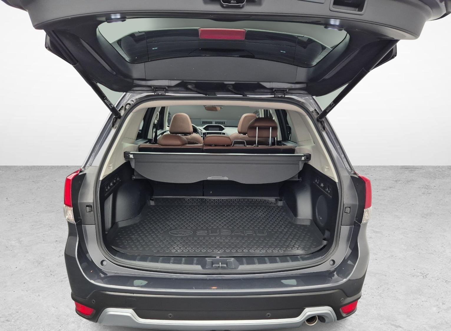 SUBARU Forester Station 2.0i e-Boxer Luxury-image-17