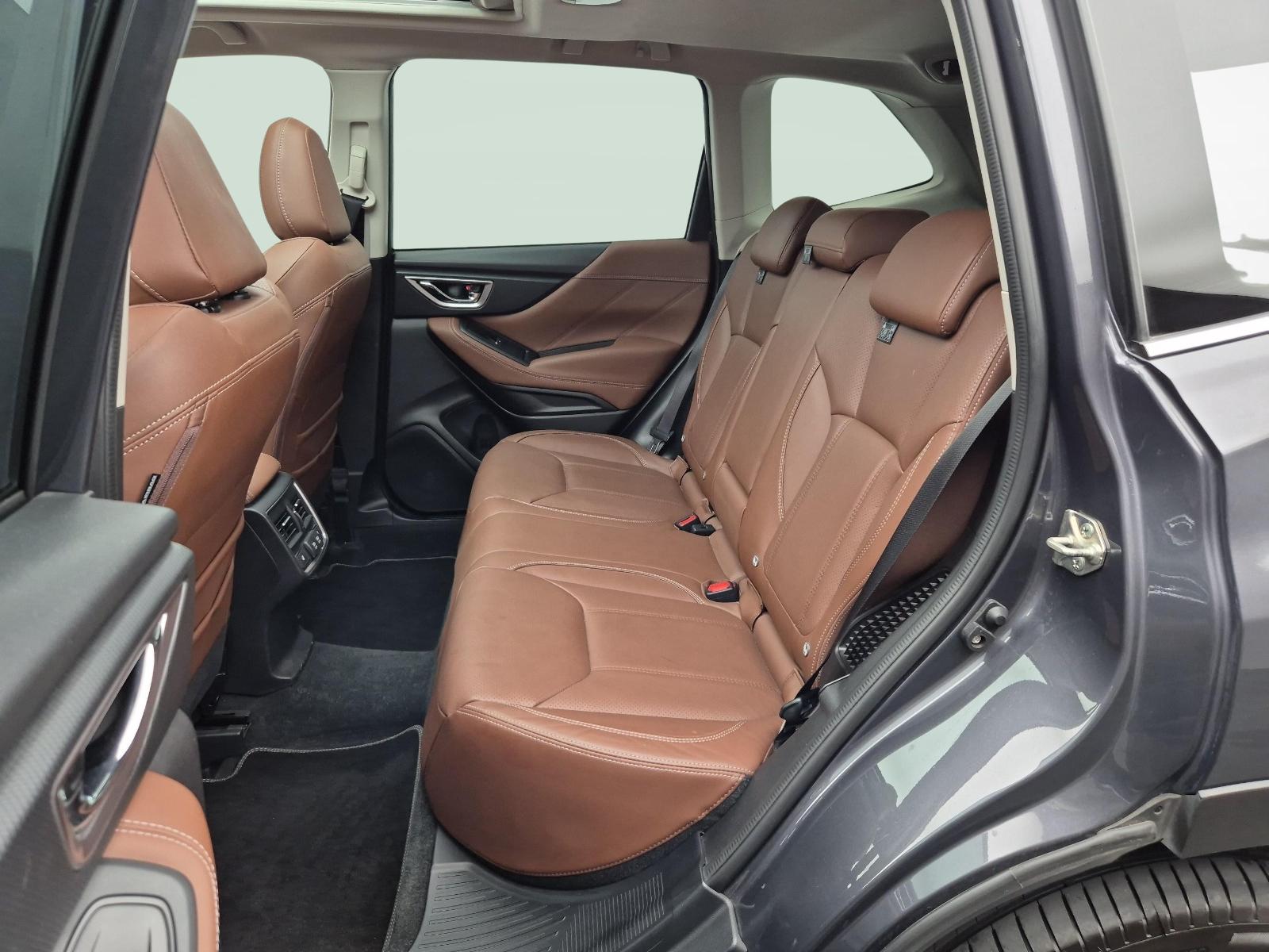 SUBARU Forester Station 2.0i e-Boxer Luxury-showroom-element-3