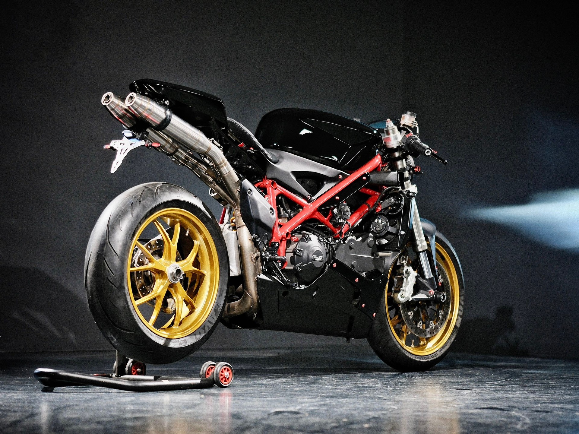 DUCATI 848 Superbike-showroom-element-3