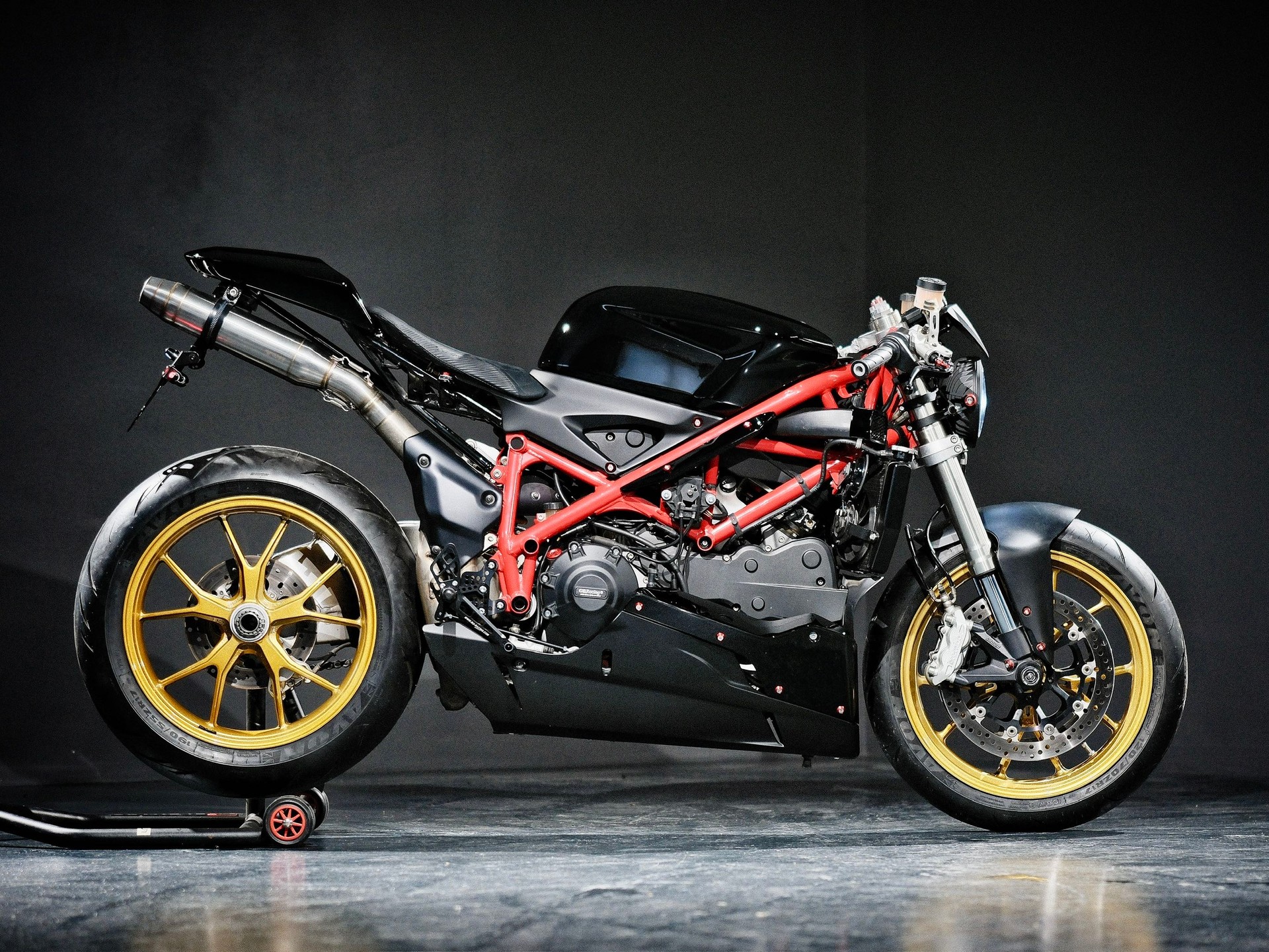 DUCATI 848 Superbike-showroom-element-2