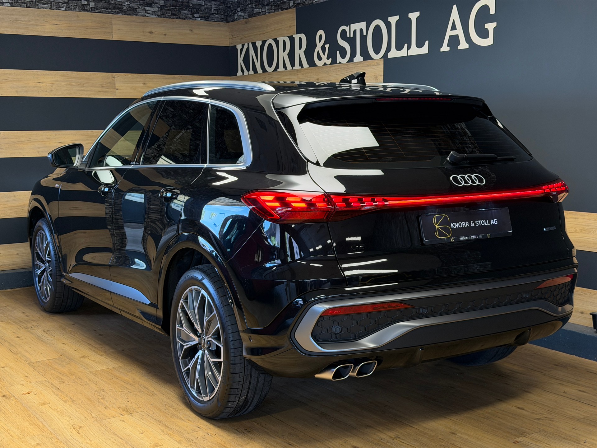 AUDI Q5 Sportback 40 TDI S line quattro S-tronic-image-5