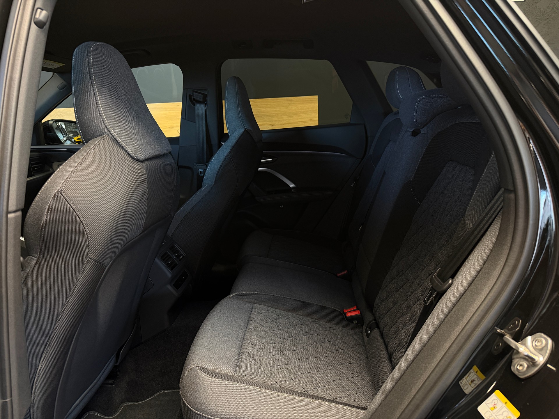 AUDI Q5 Sportback 40 TDI S line quattro S-tronic-image-8
