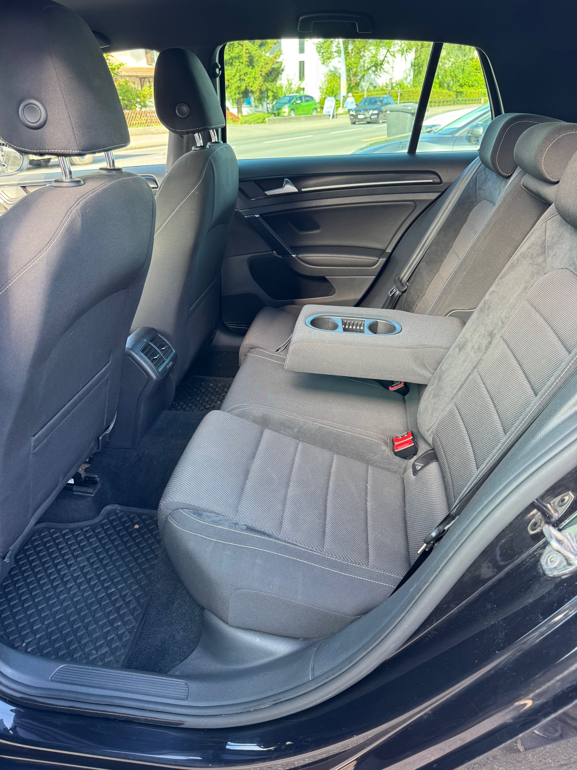 VW Golf 2.0 TSI R 4Motion DSG-image-22