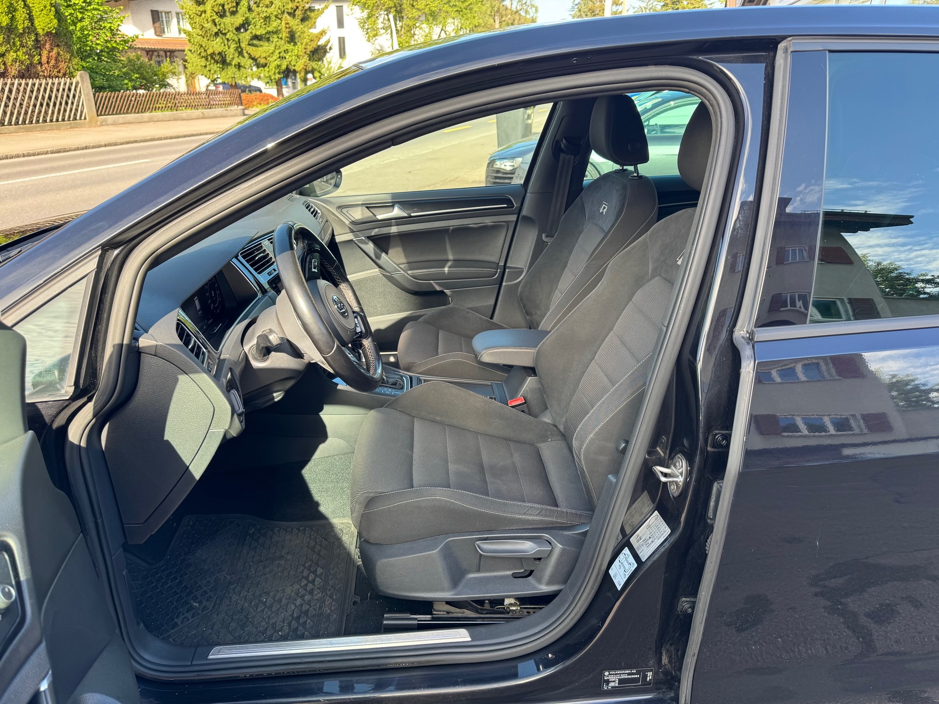 VW Golf 2.0 TSI R 4Motion DSG-image-21