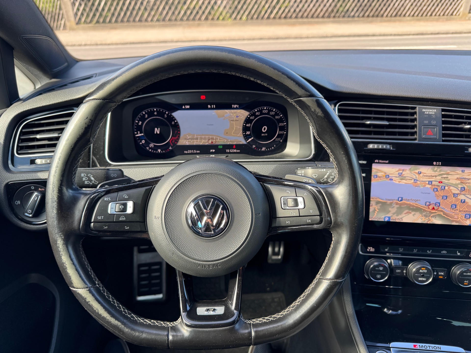 VW Golf 2.0 TSI R 4Motion DSG-image-19