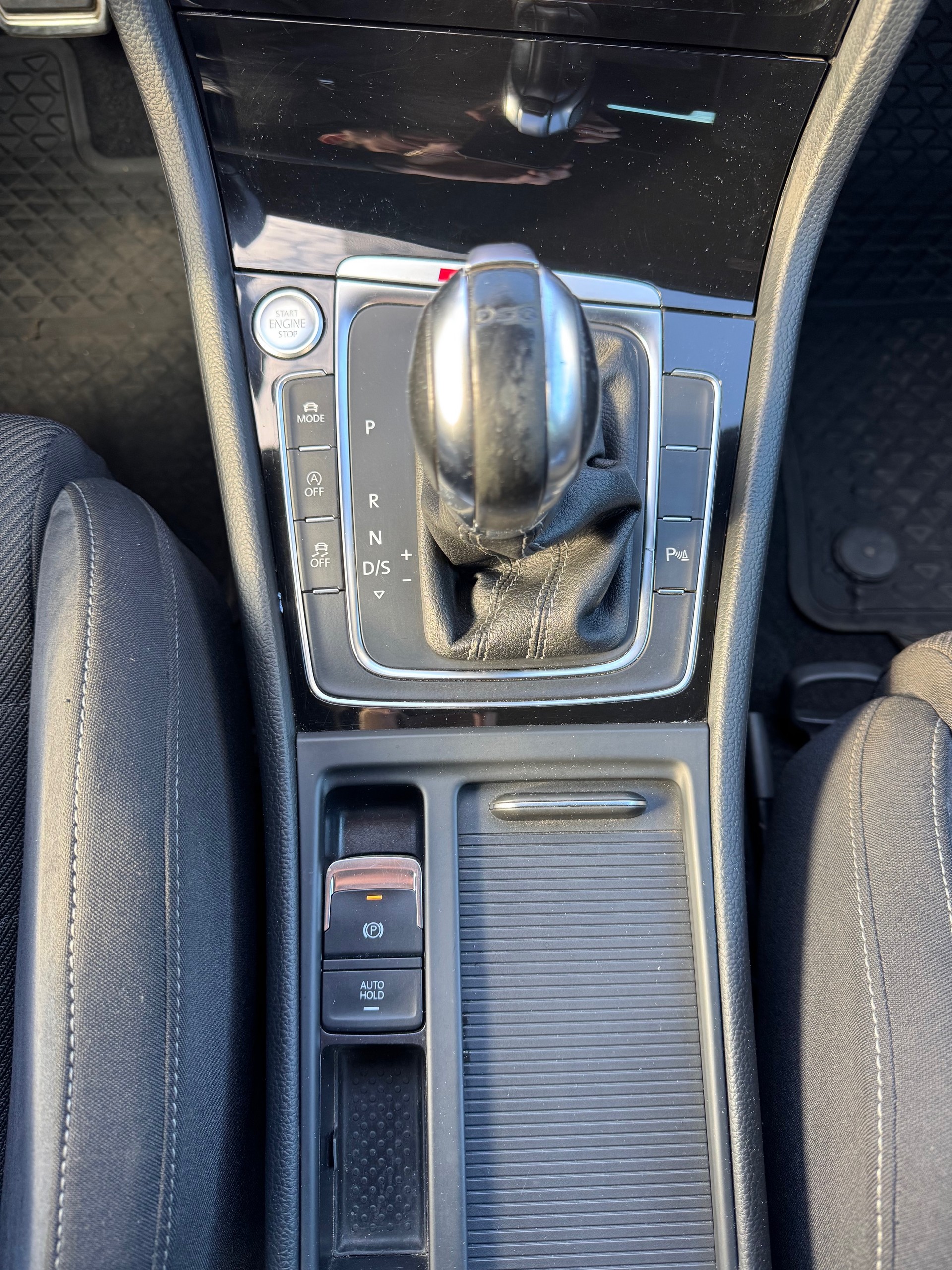VW Golf 2.0 TSI R 4Motion DSG-image-15