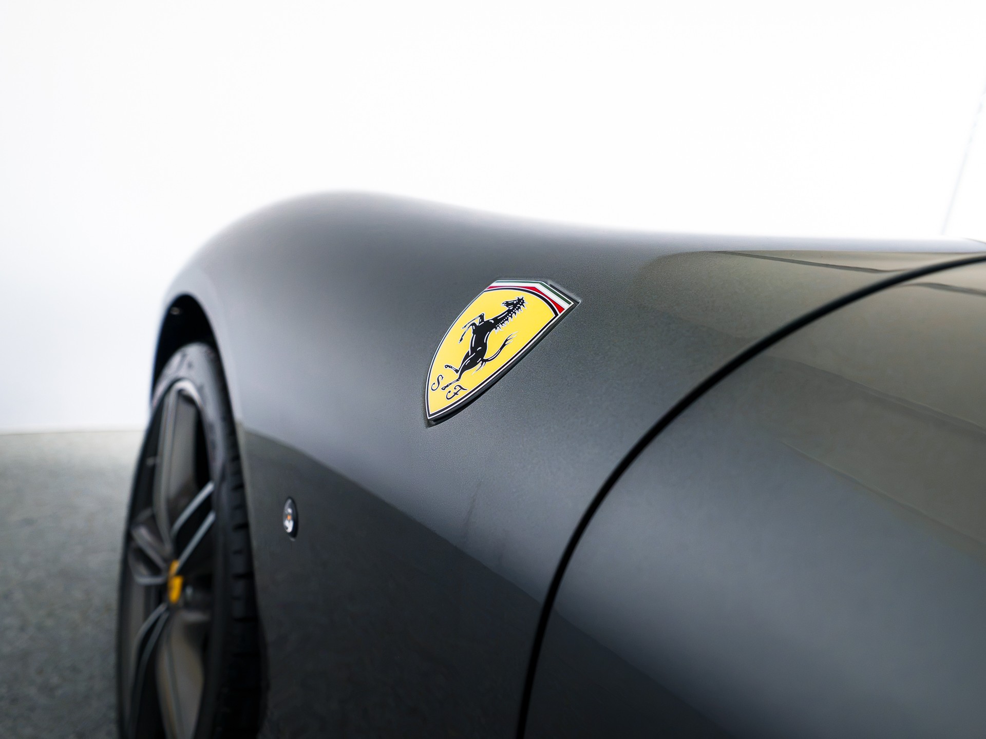 FERRARI Roma 3.9 V8 T Sehr gepflegt edle Konfiguration-image-8