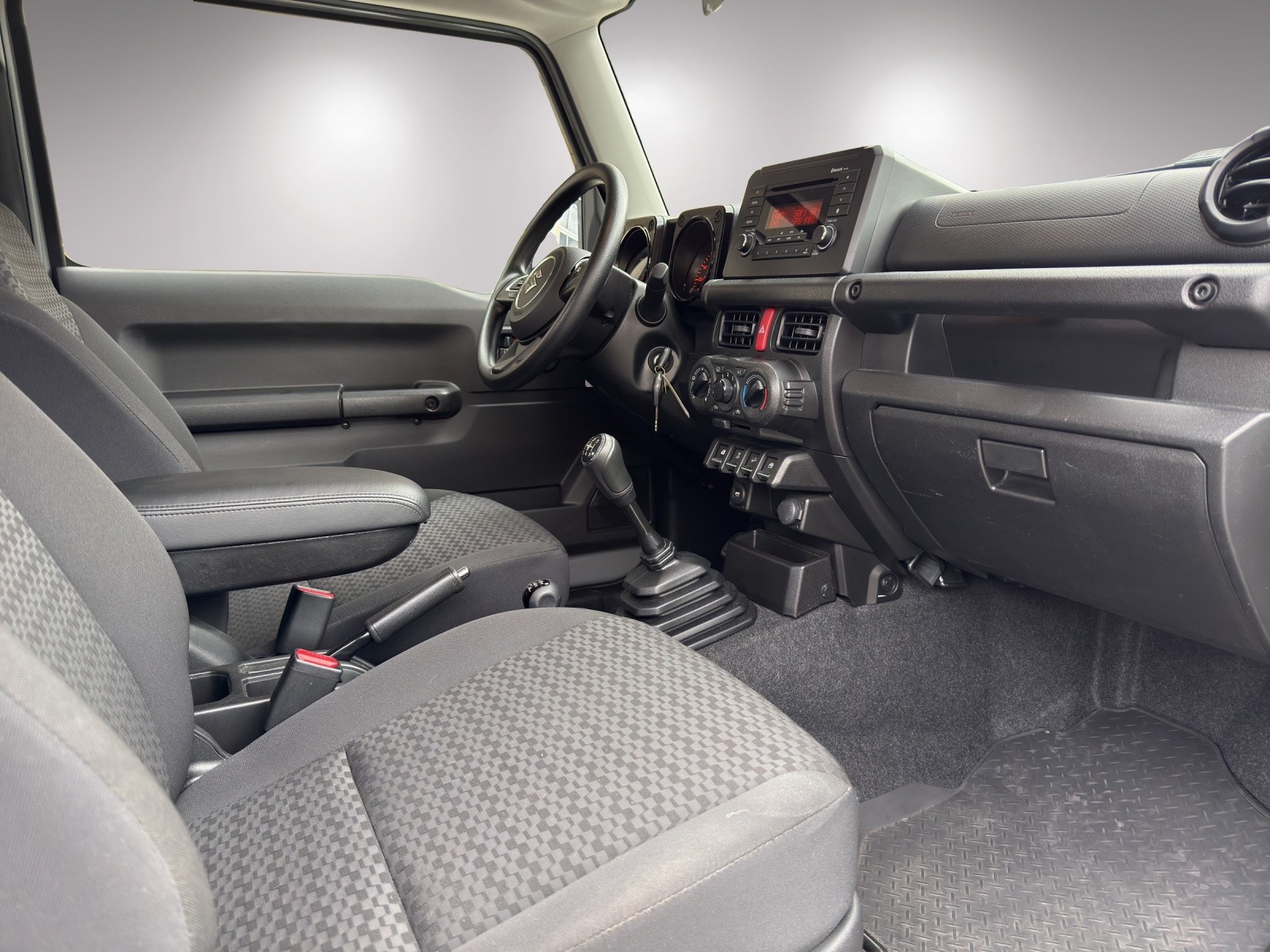 SUZUKI Jimny 1.5 Compact+ 4x4-image-10