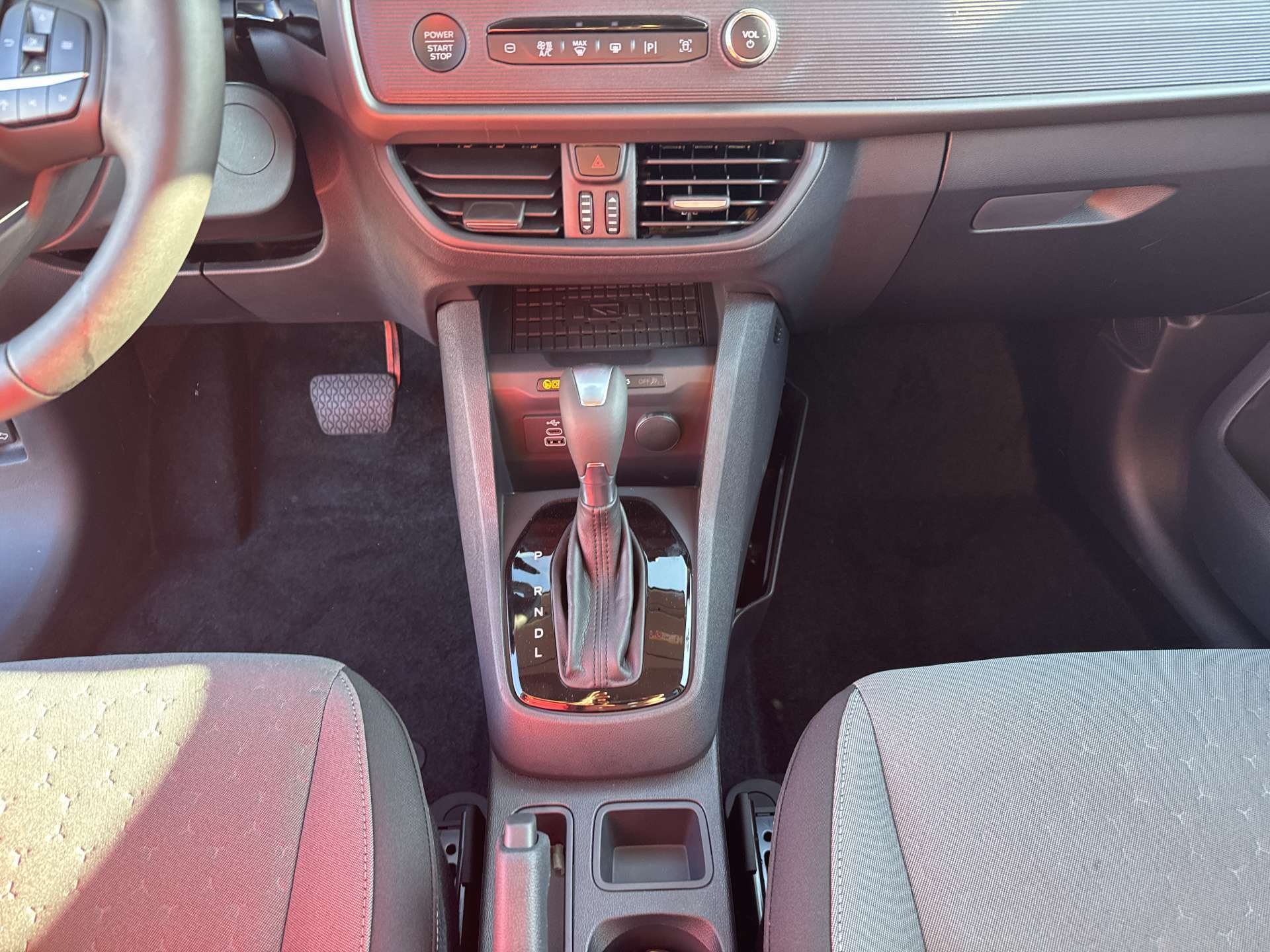 FORD Tourneo Courier 1.0 EcoBoost Titanium Automat-image-11