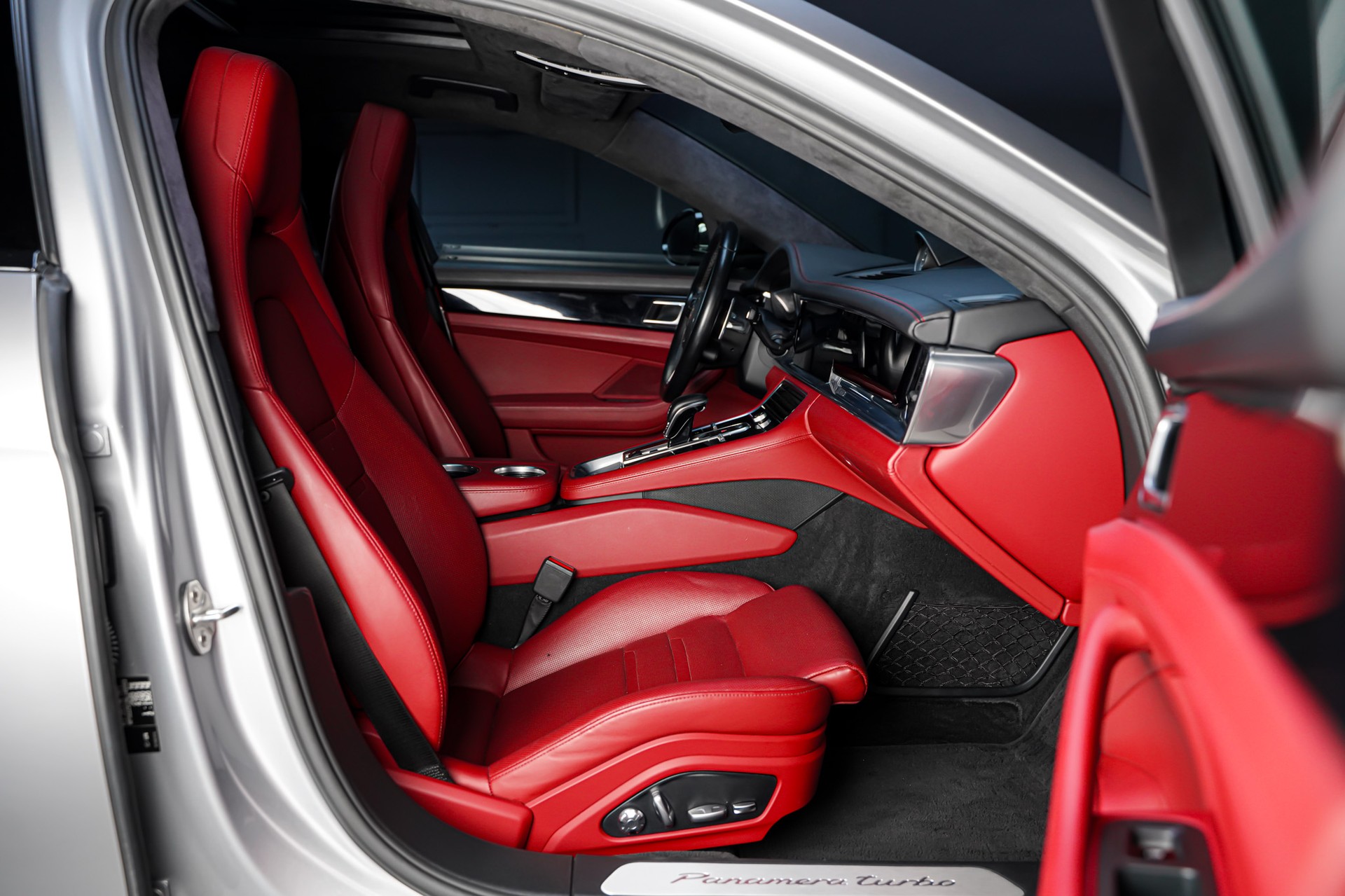 PORSCHE Panamera Turbo PDK-image-18