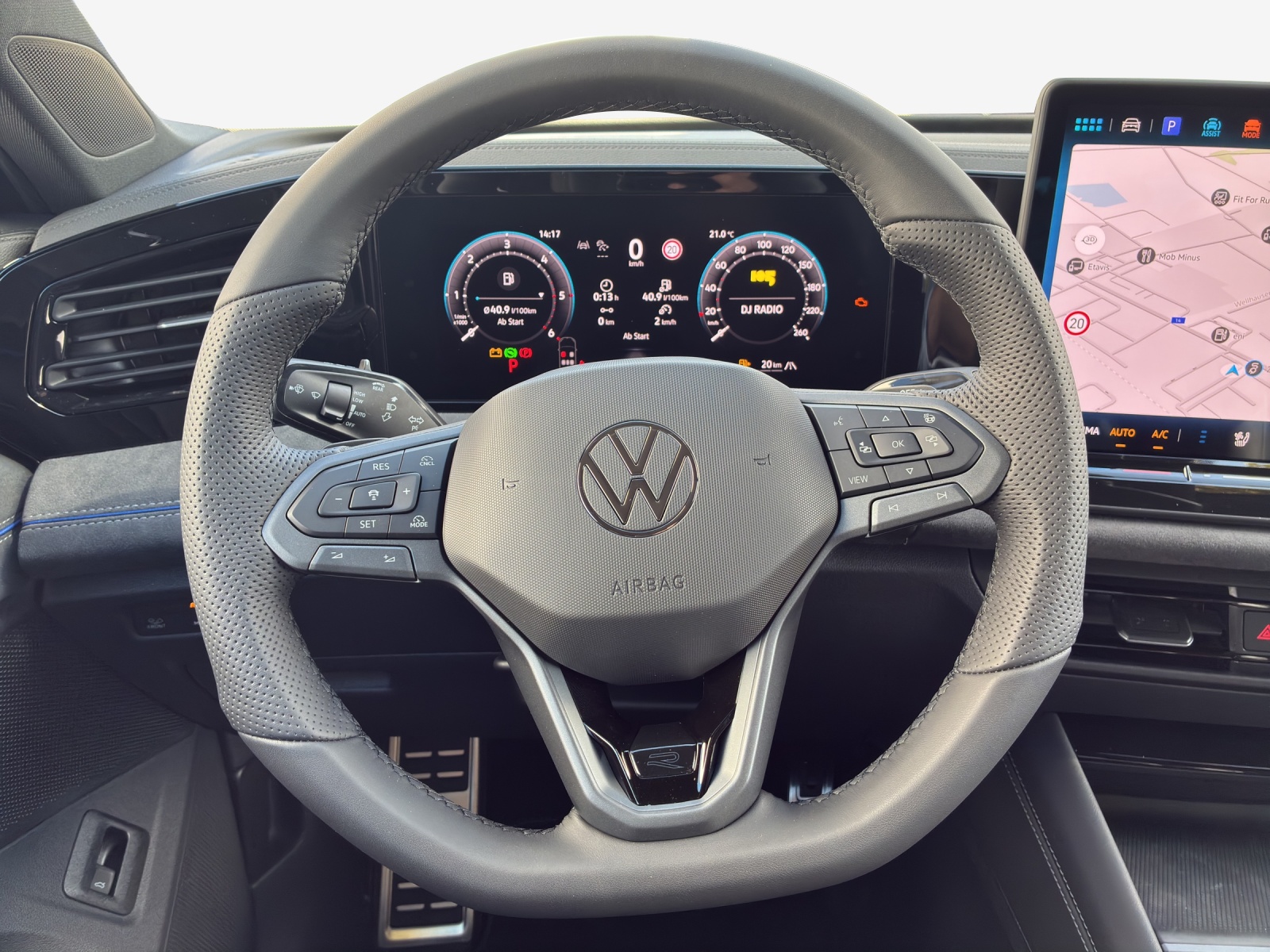VW Tiguan 2.0 TDI SCR R-Line 4Motion DSG-image-9