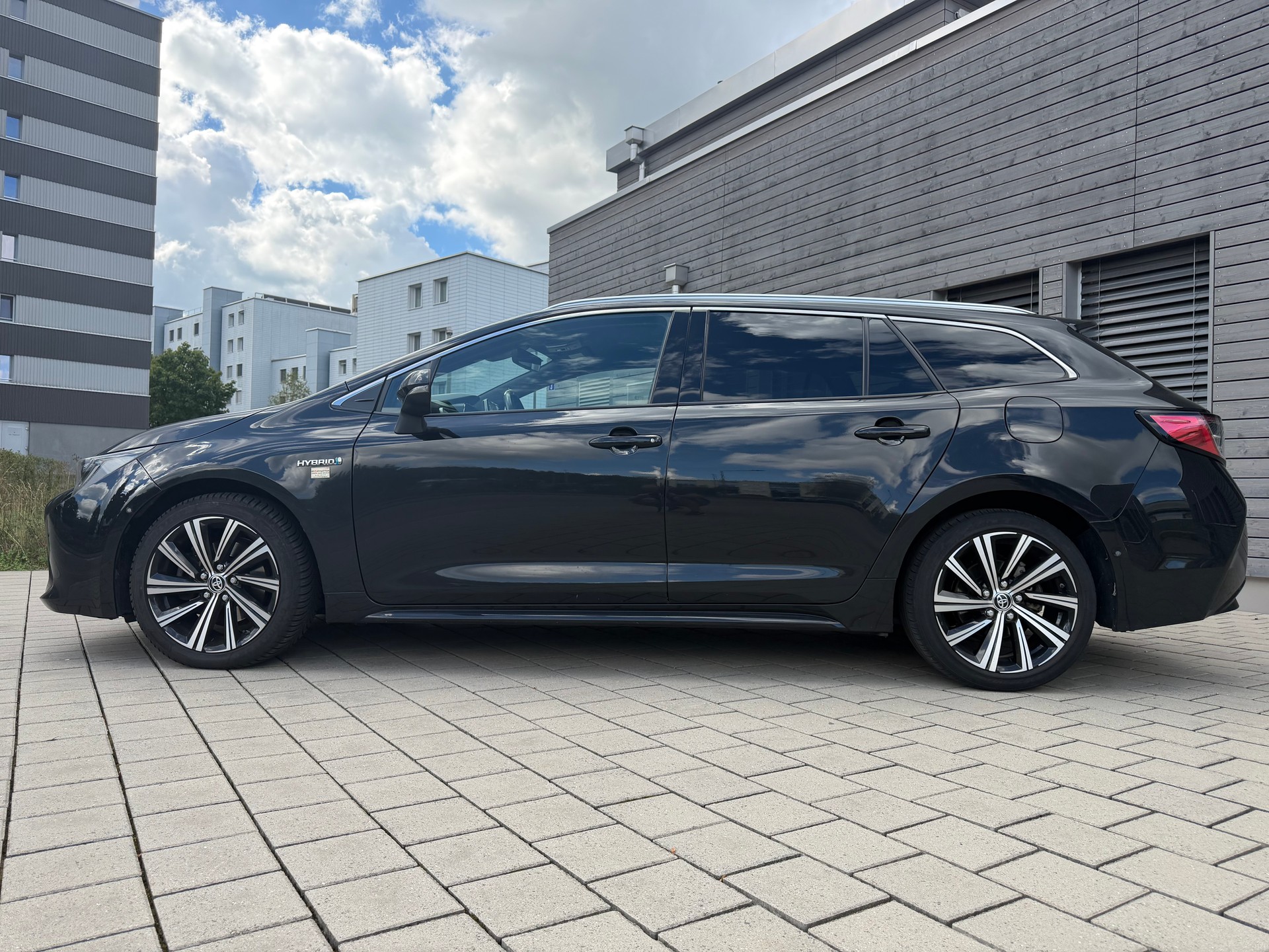 TOYOTA Corolla Touring Sports 2.0 HSD Trend e-CVT-image-3