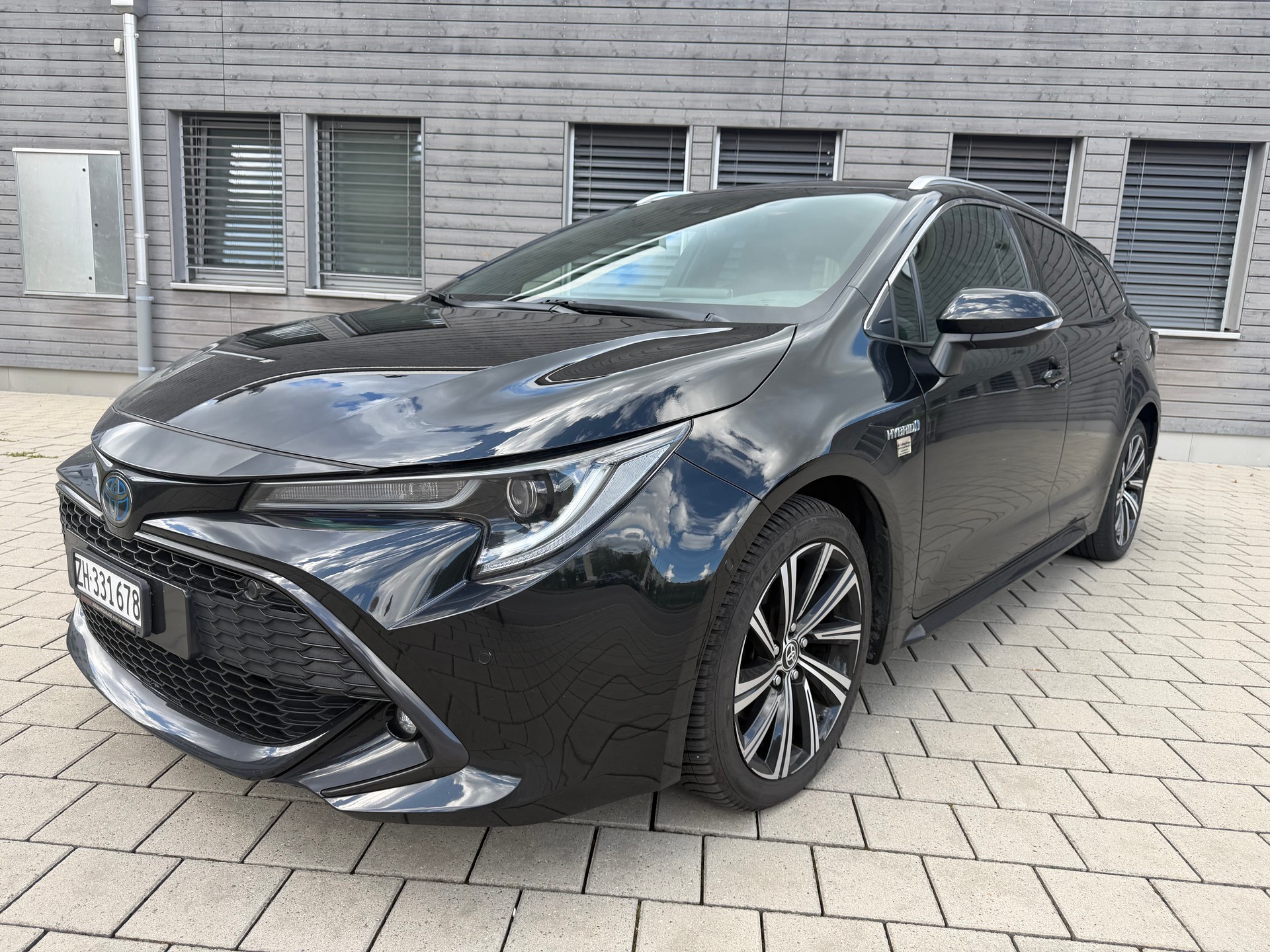 TOYOTA Corolla Touring Sports 2.0 HSD Trend e-CVT-image-0