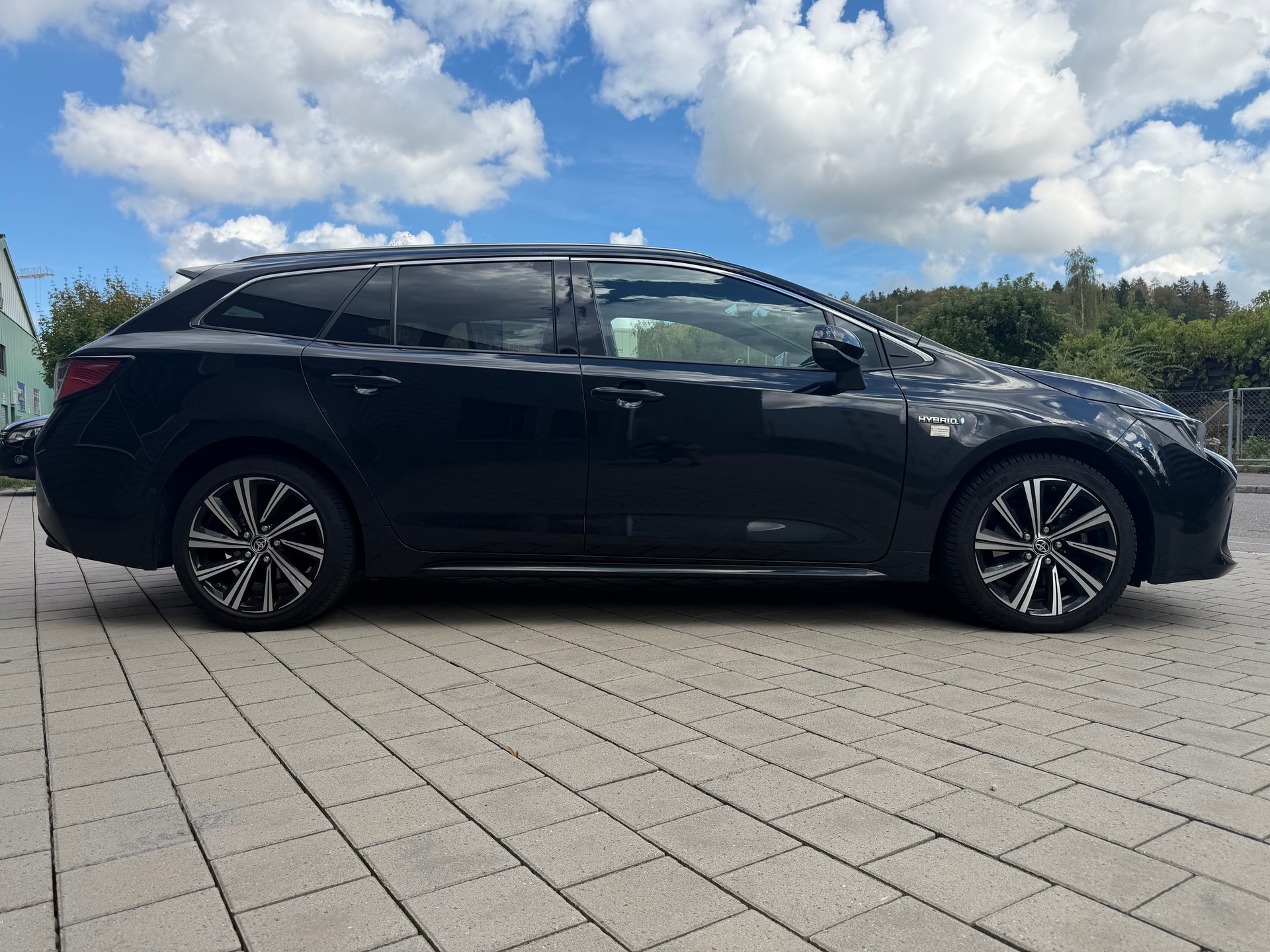 TOYOTA Corolla Touring Sports 2.0 HSD Trend e-CVT-image-2