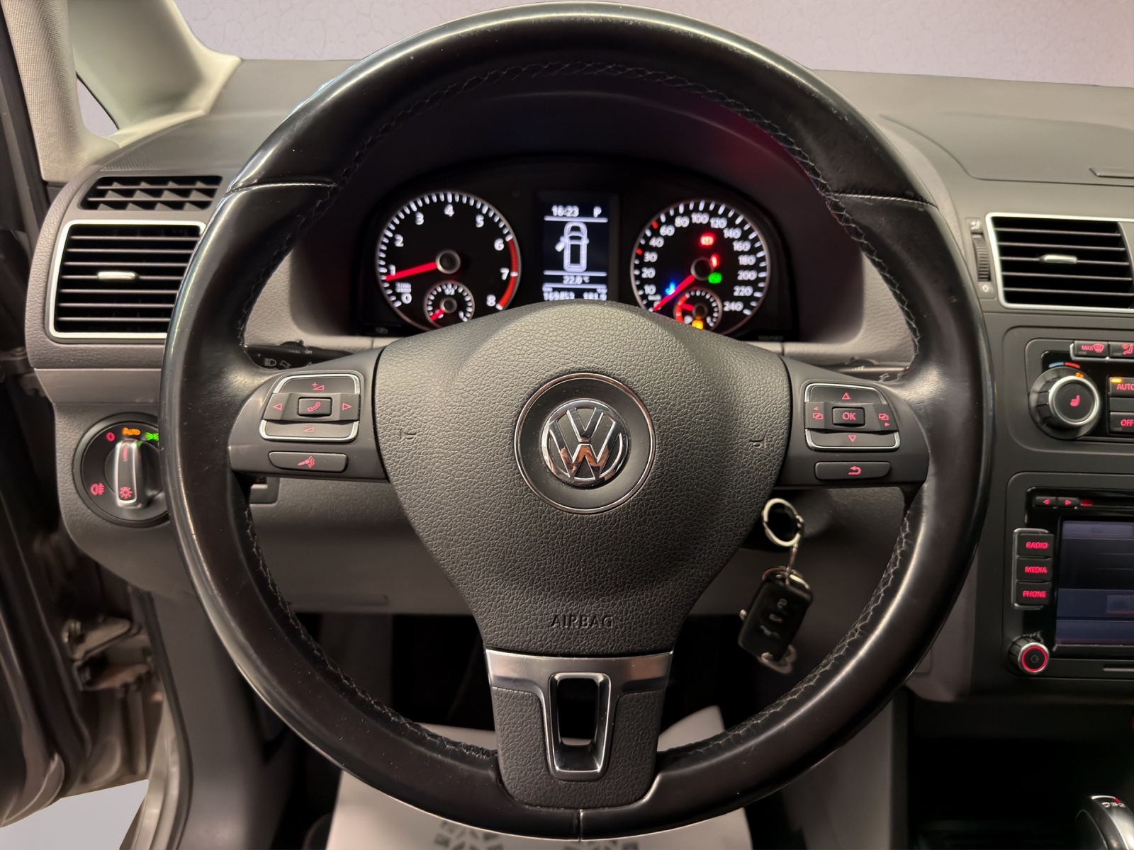 VW Touran 1.4 TSI EcoFuel Comfortline DSG-image-12