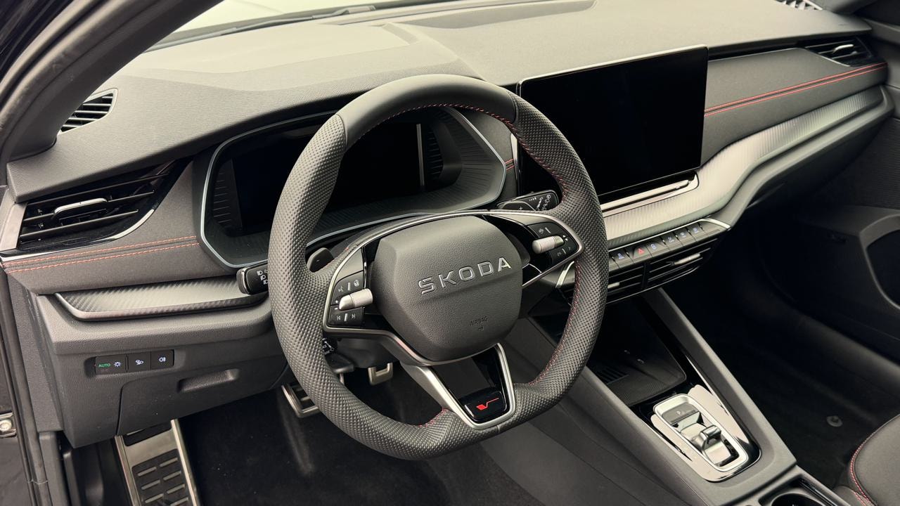 SKODA Octavia Combi 2.0 TSI DSG RS-image-6